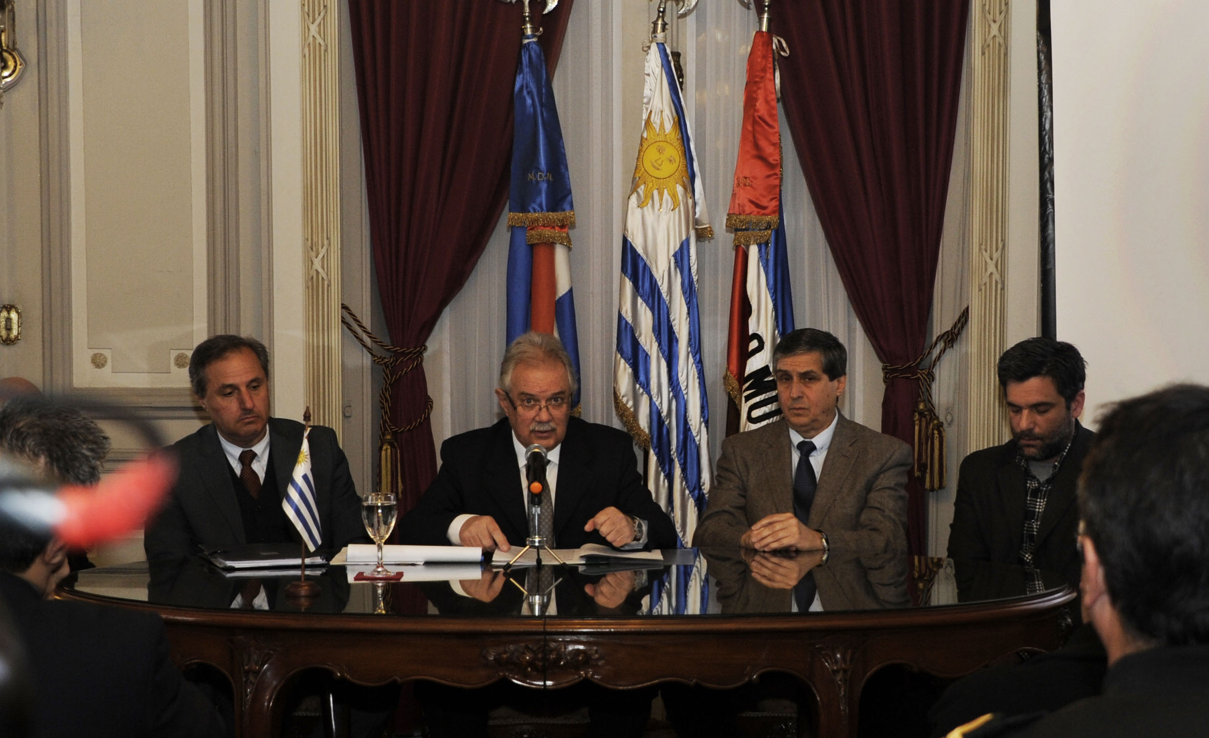 Ministro Jorge Menéndez en conferencia de prensa