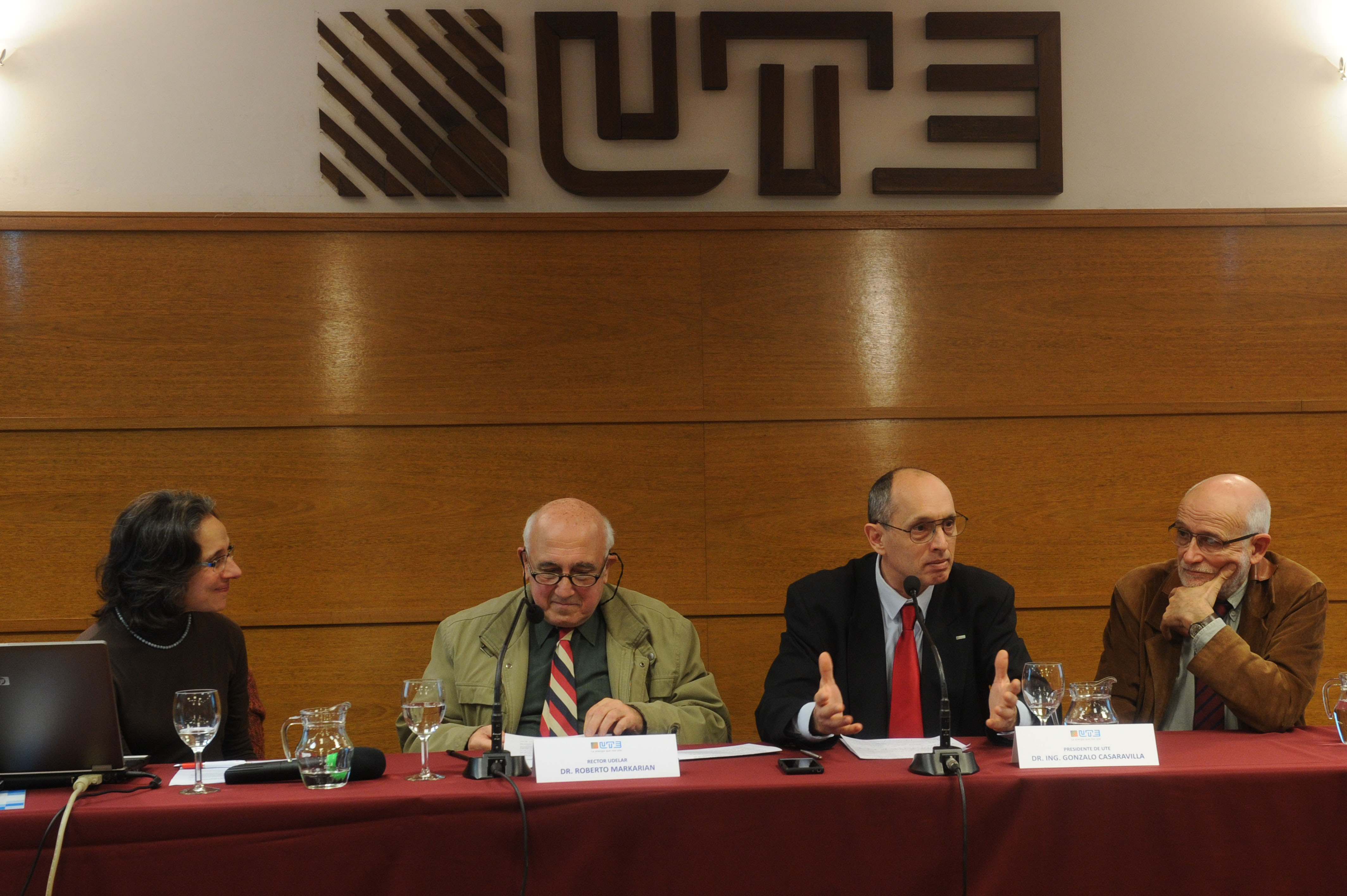 Presidente de UTE, Gonzalo Casaravilla, haciendo uso de la palabra