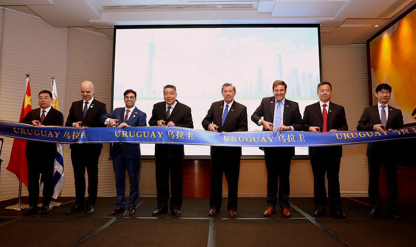 Nin Novoa en cierre de Semana de Uruguay en China