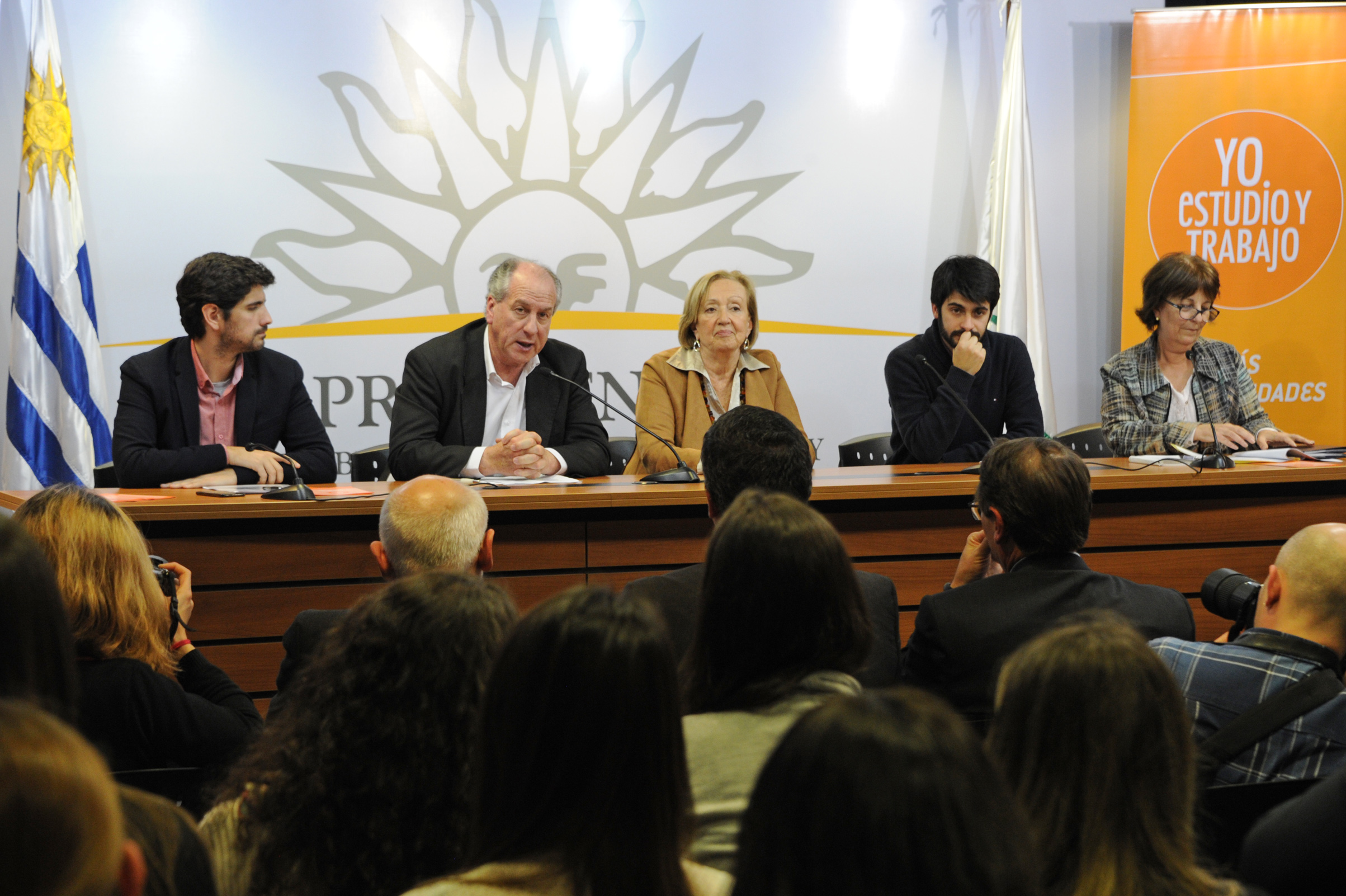 Ministro de Trabajo y Seguridad Social, Ernesto Murro, haciendo uso de la palabra