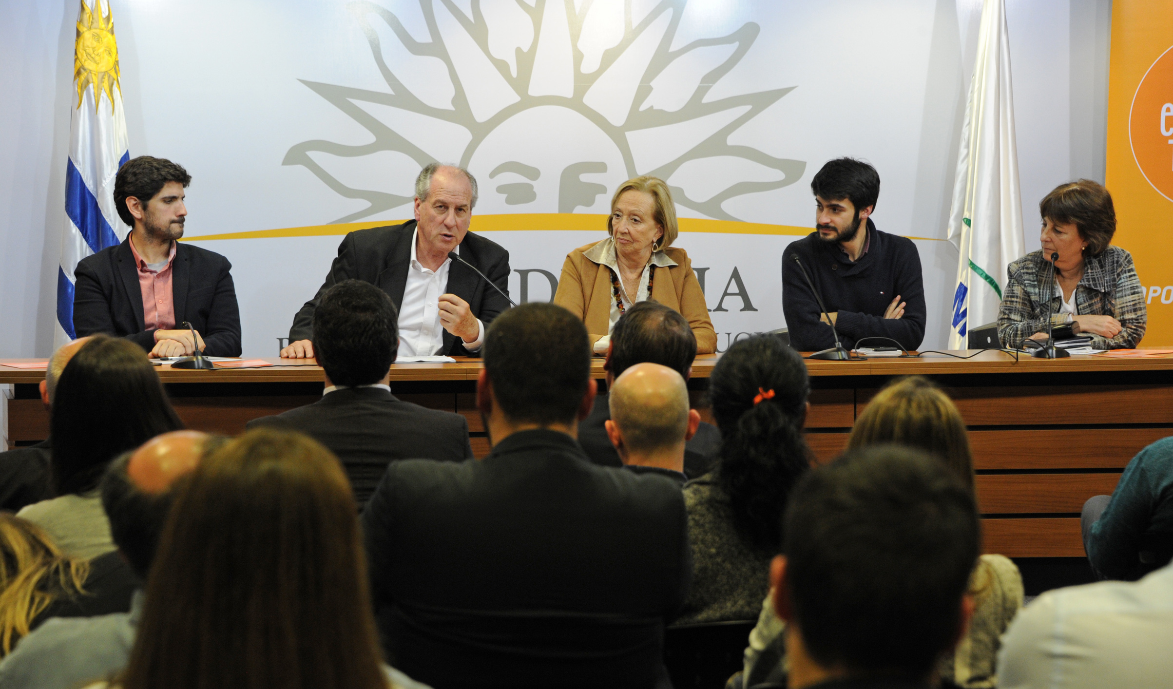 Ministro de Trabajo y Seguridad Social, Ernesto Murro, haciendo uso de la palabra