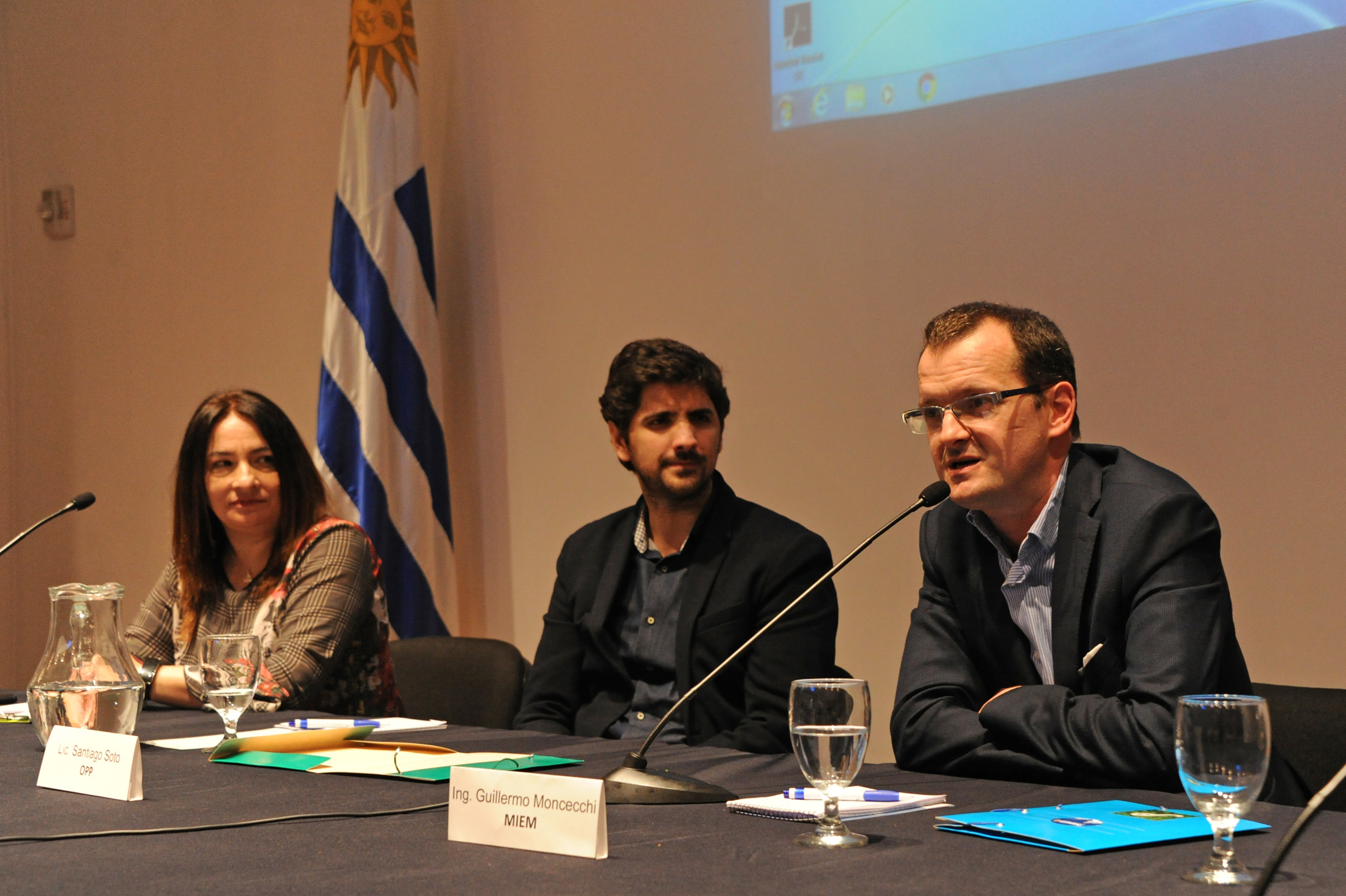 Subsecretario del Ministerio de Industria, Energía y Minería, Guillermo Moncecchi, haciendo uso de la palabra