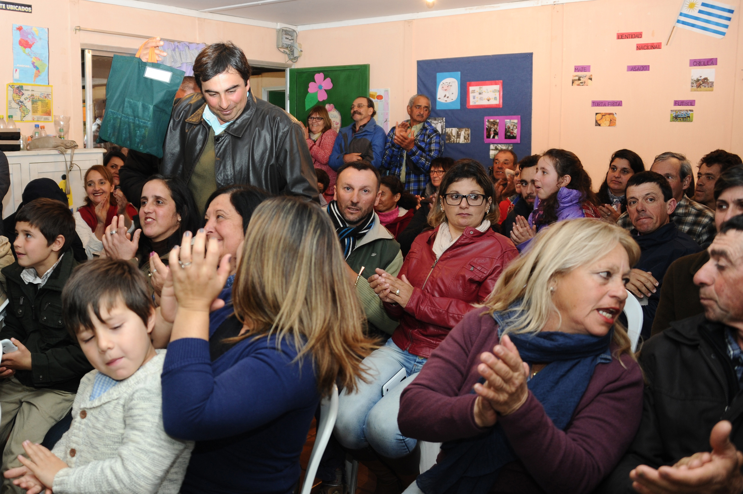 Acto de entrega de 39 viviendas y unidades productivas, en la zona rural de Curticeiras en Rivera