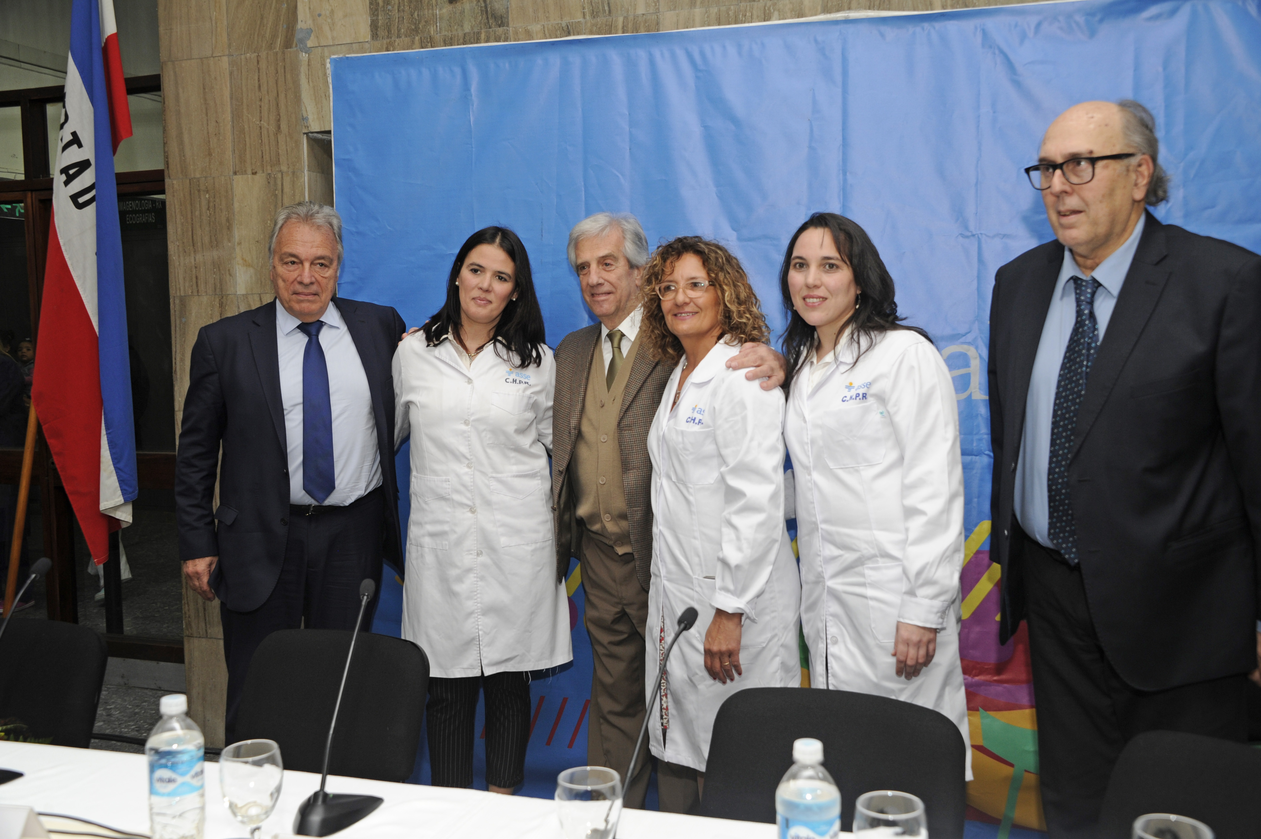 Vázquez junto a Jorge Quian, Victoria Lafluf, Mara Castro, Natalia Cristoforone y Marcos Carámbula