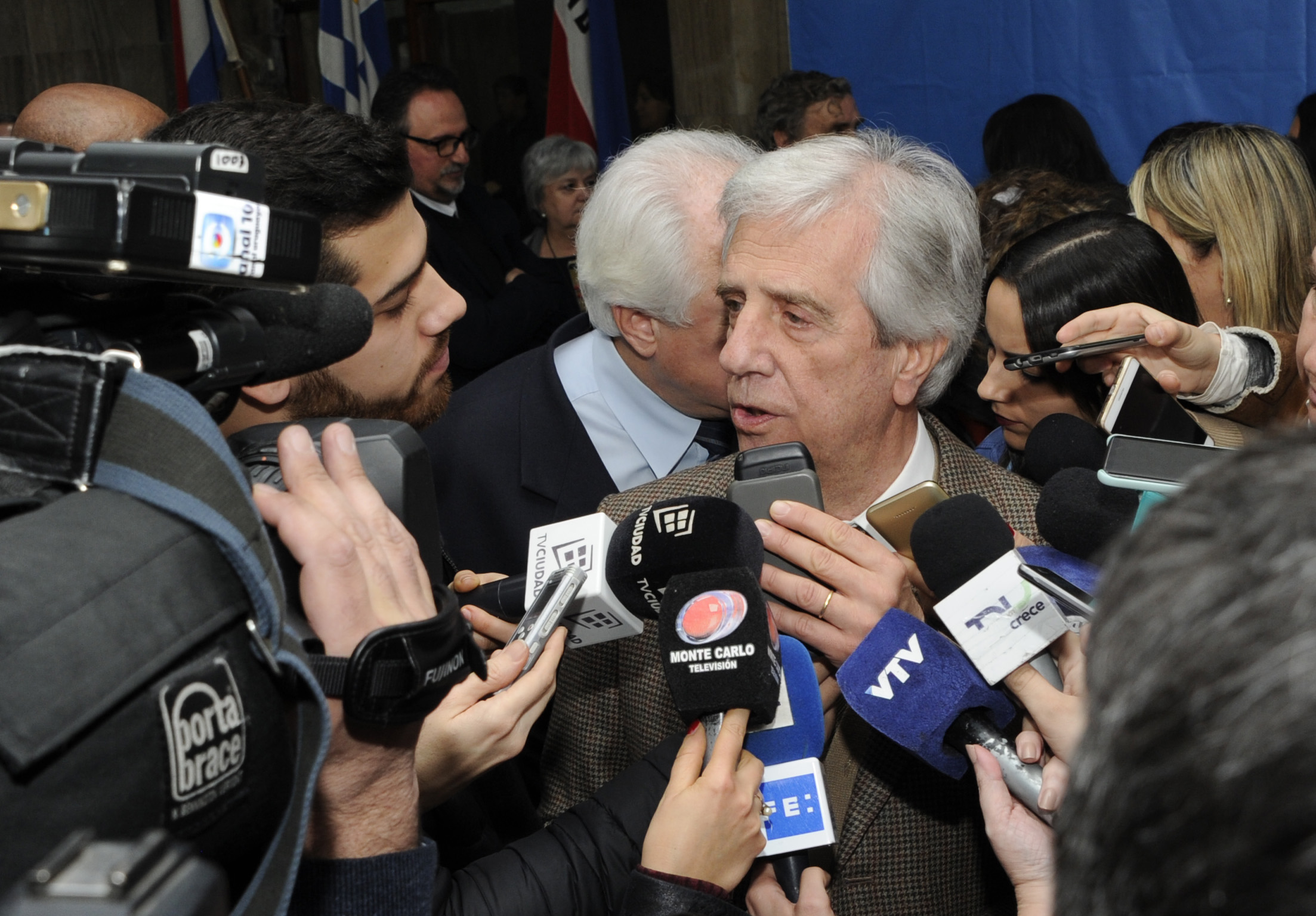 Vázquez dialoga con la prensa