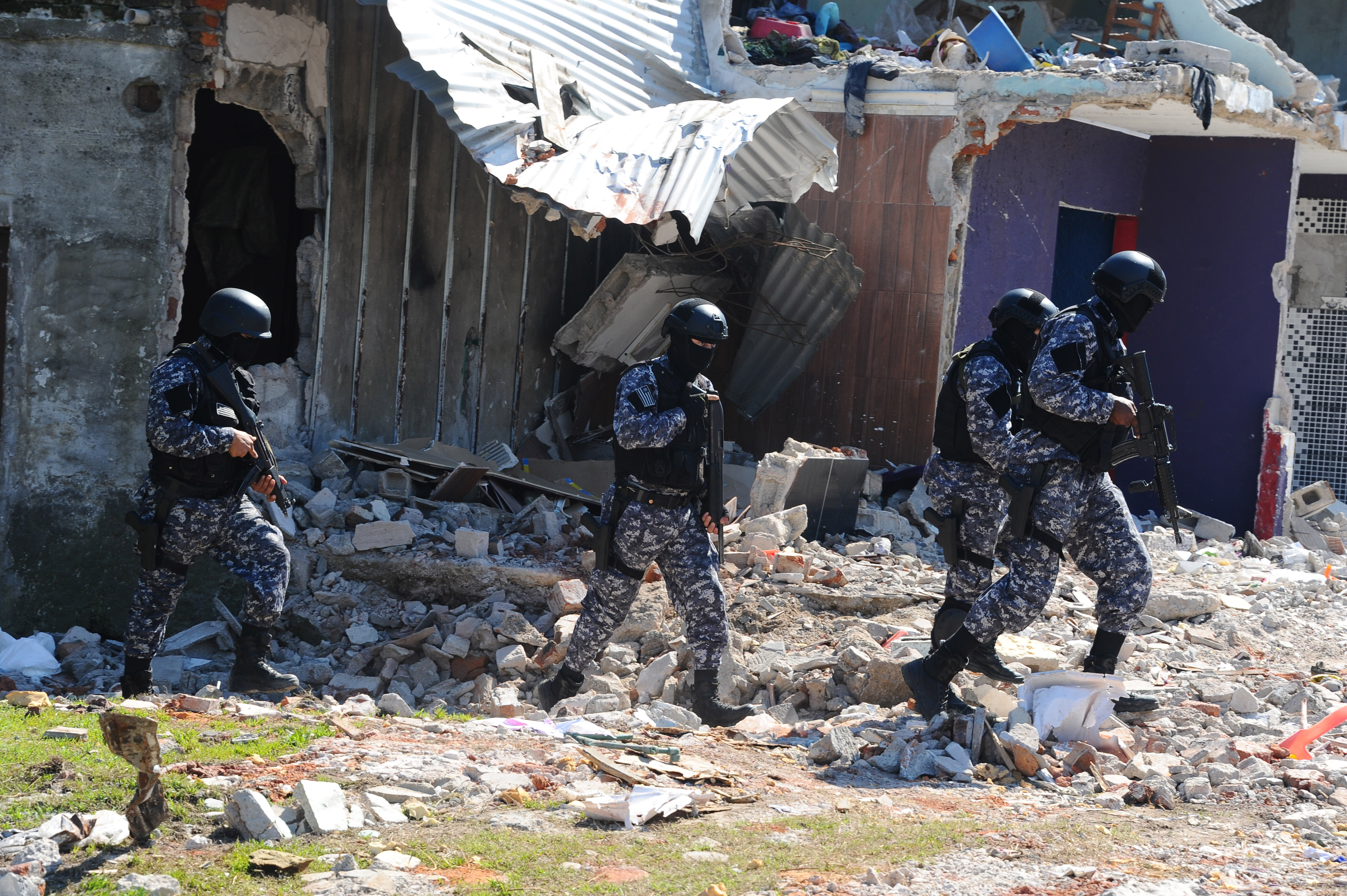 Grupo GEO recorre Los Palomares, en el barrio Casavalle