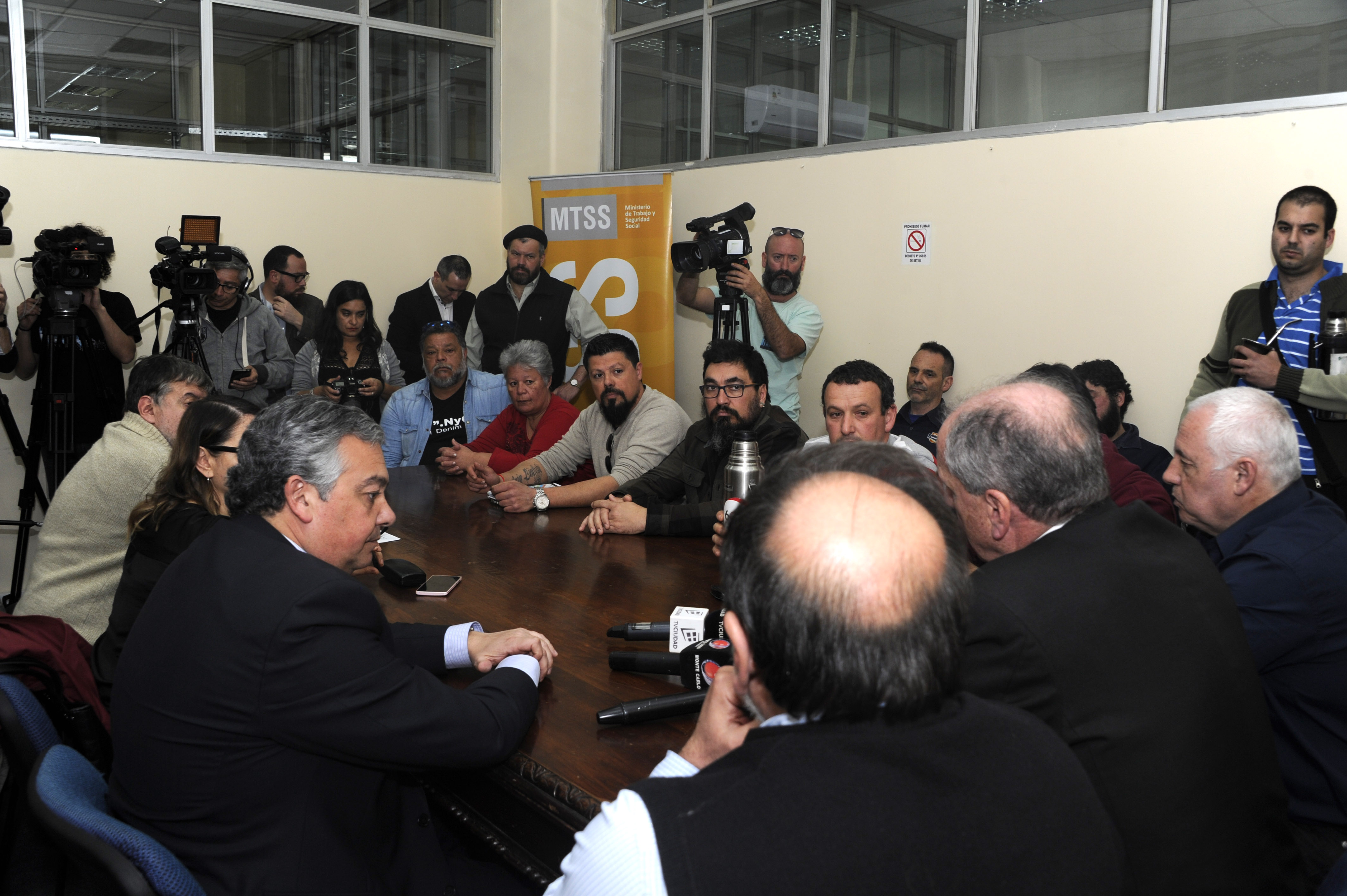 El Ministerio de Trabajo firmó este viernes con los trabajadores y la empresa el acuerdo que destraba el conflicto en la cooperativa láctea Conaprole
