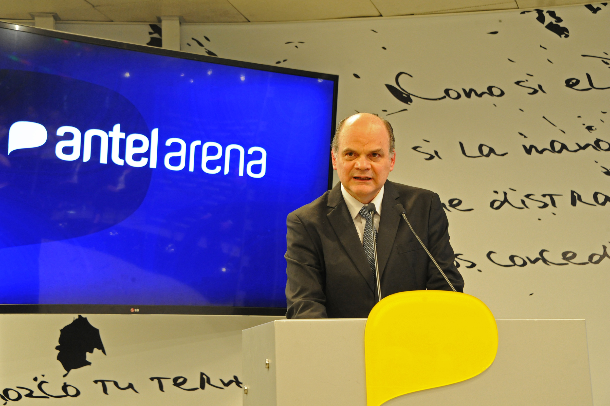 Presidente de Antel, Andrés Tolosa, dirigiéndose a los presentes