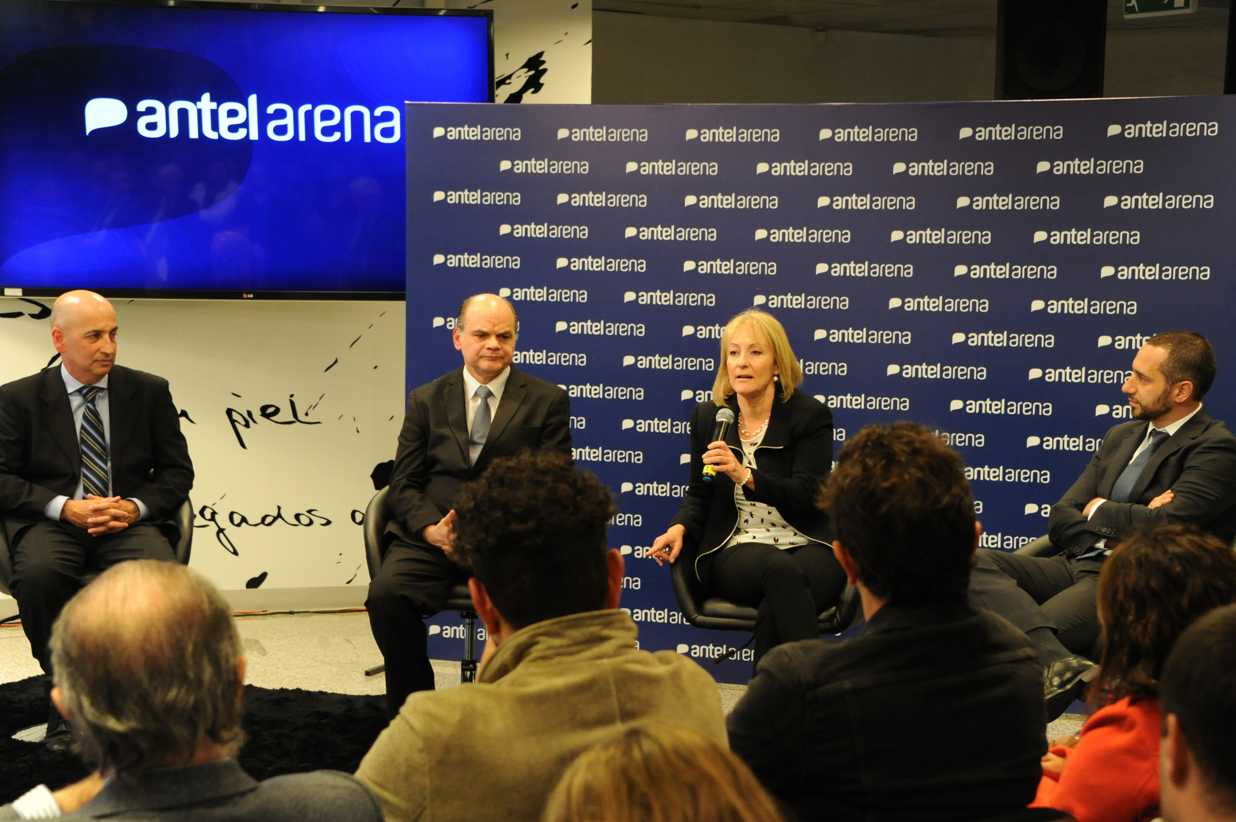Ministra Carolina Cosse, haciendo uso de la palabra