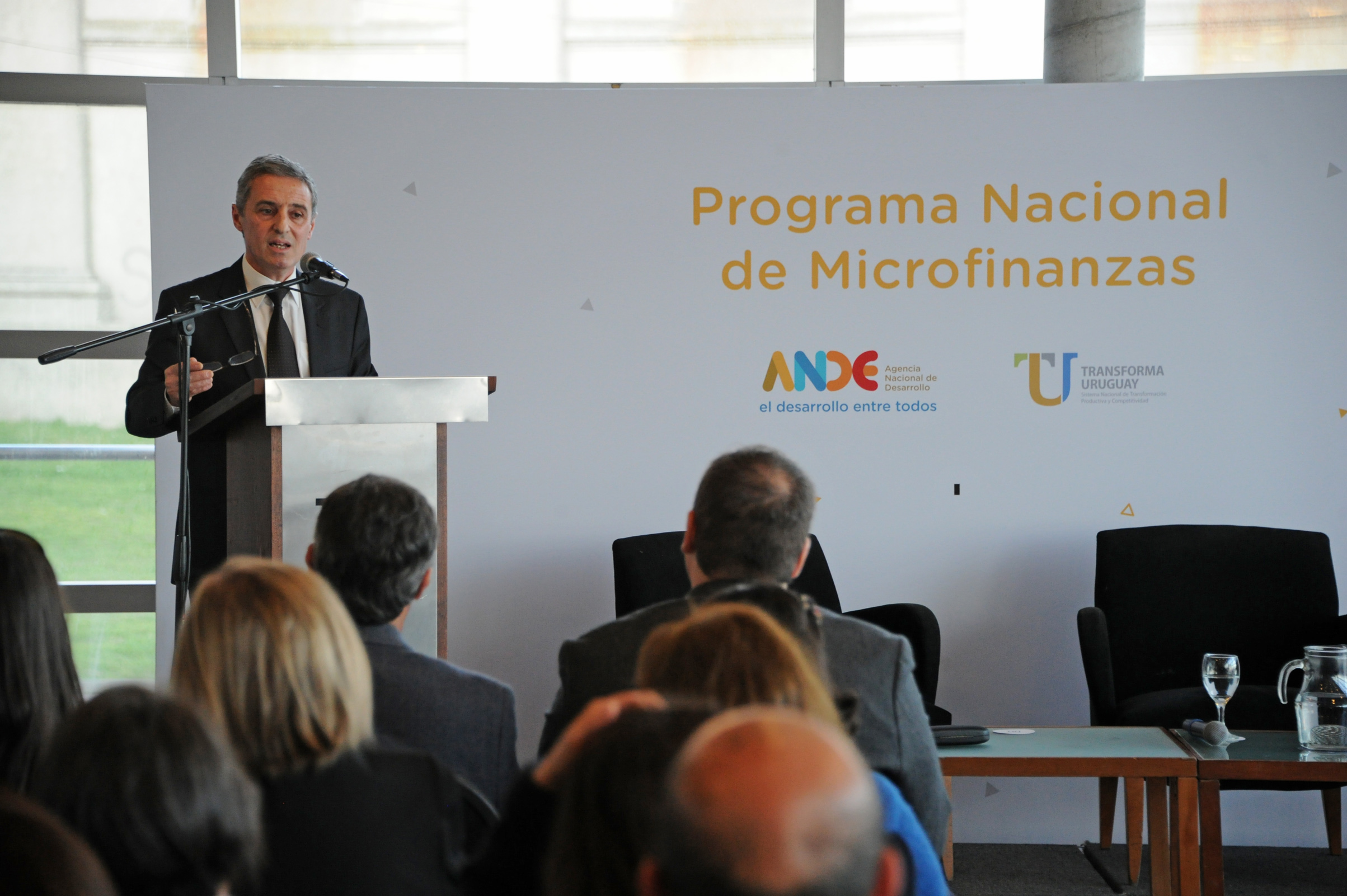 Presidente de Agencia Nacional de Desarrollo (ANDE), Martín Dibarboure, haciendo uso de la palabra
