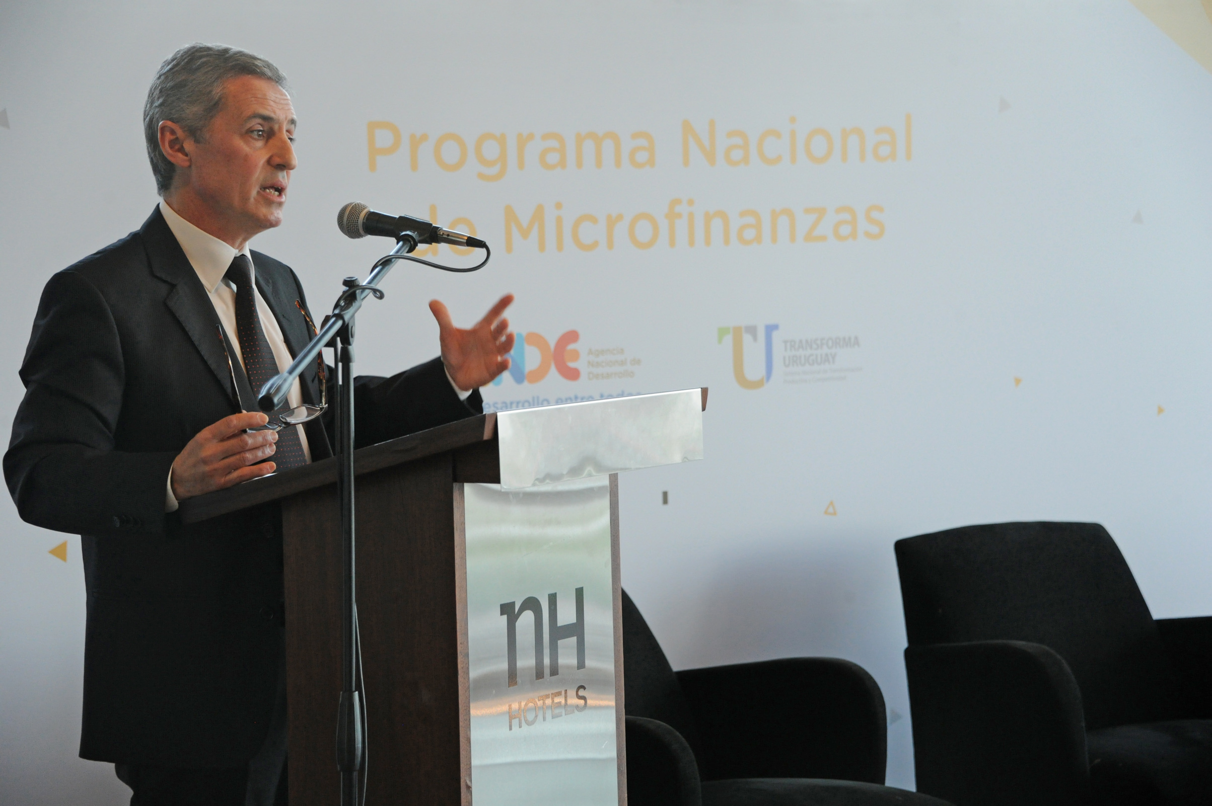 Presidente de Agencia Nacional de Desarrollo (ANDE), Martín Dibarboure, haciendo uso de la palabra
