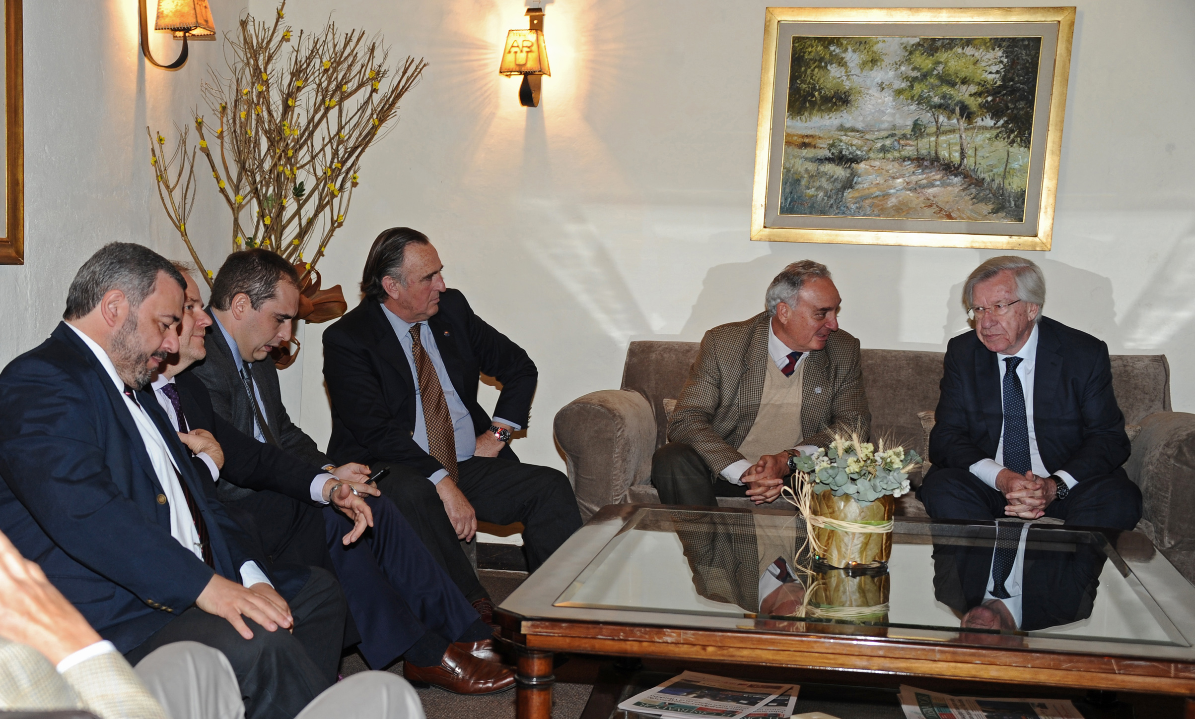 Reunión del equipo económico de gobierno con directiva de la Asociación Rural del Uruguay