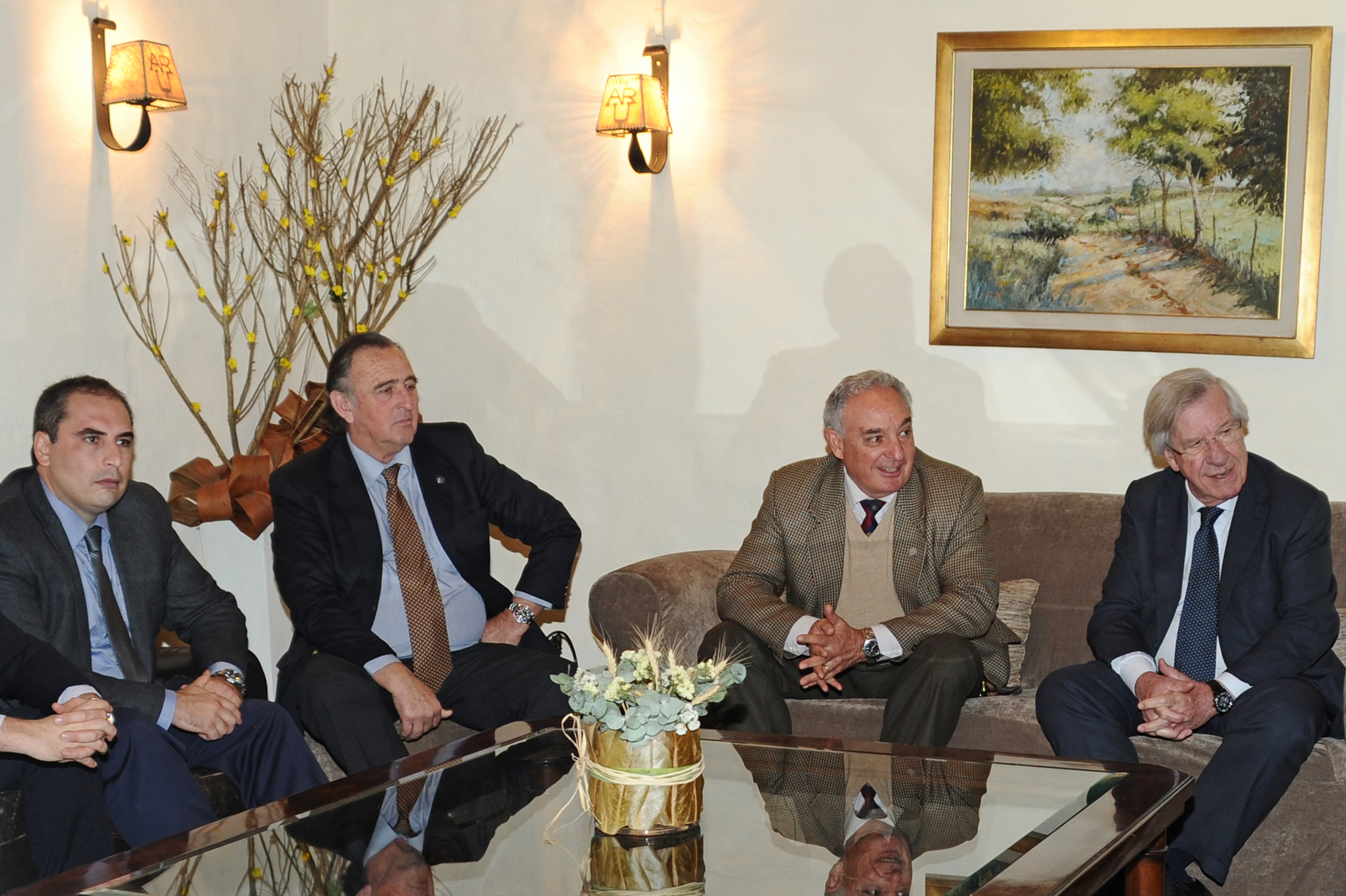 Reunión del equipo económico de gobierno con directiva de la Asociación Rural del Uruguay