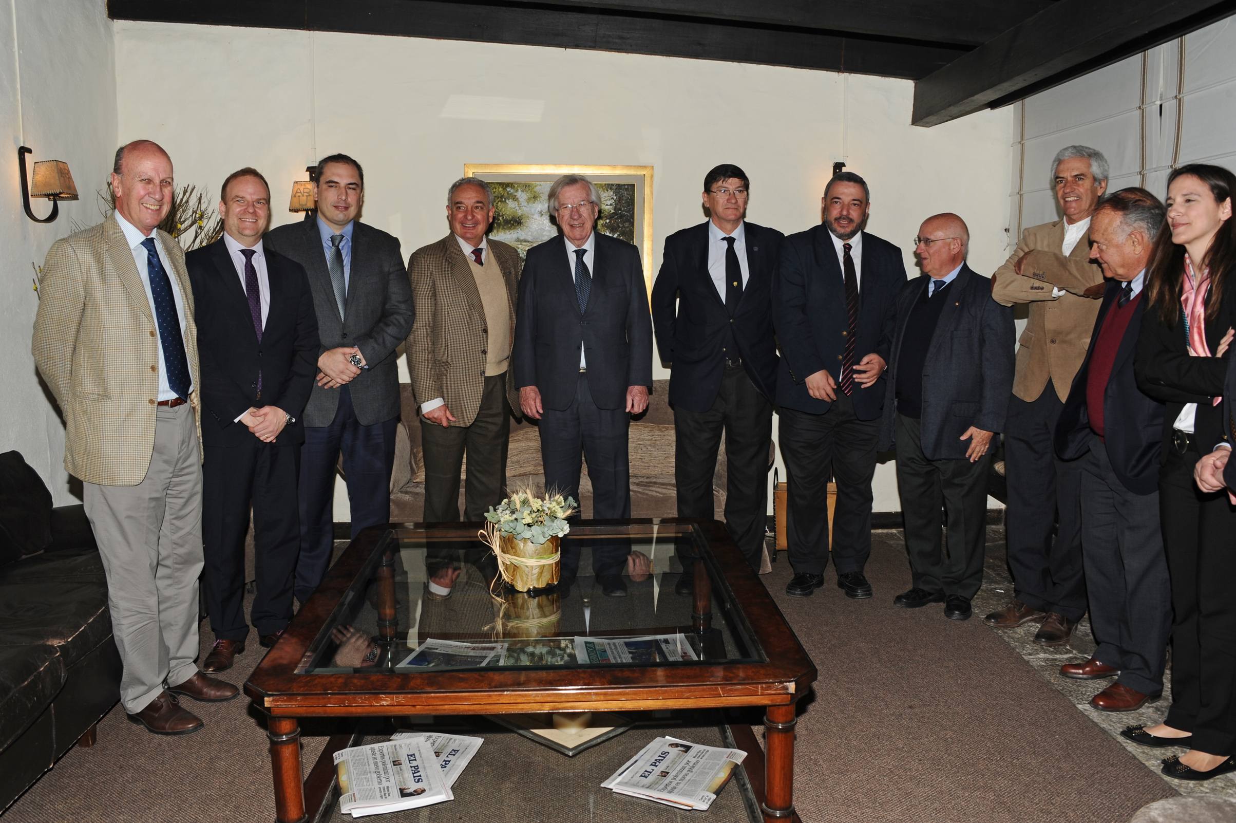 Autoridades al finalizar la reunión del equipo económico de gobierno con directiva de la Asociación Rural del Uruguay