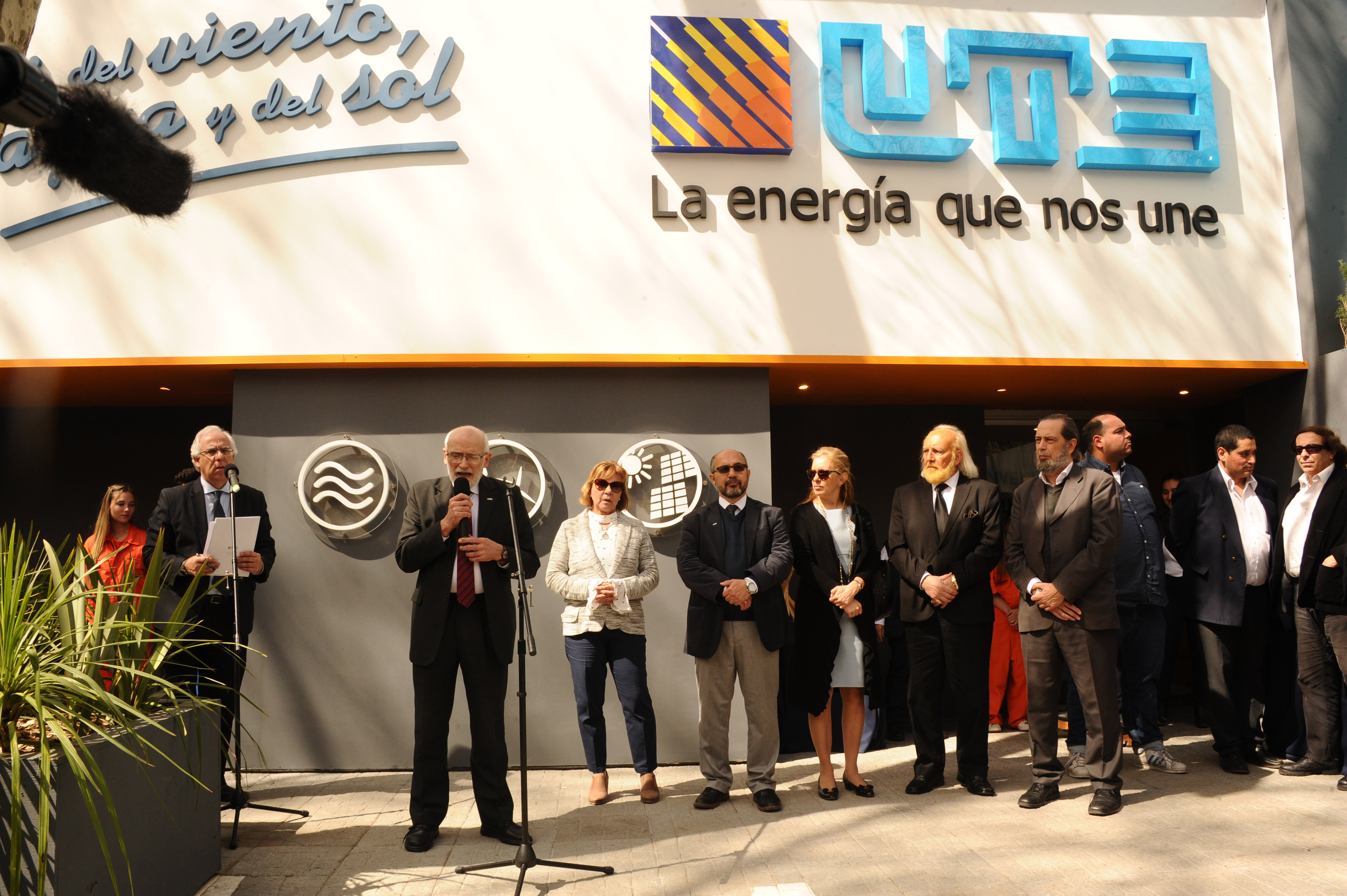 César Briozzo inaugura estand de UTE en la Expo Prado 2018