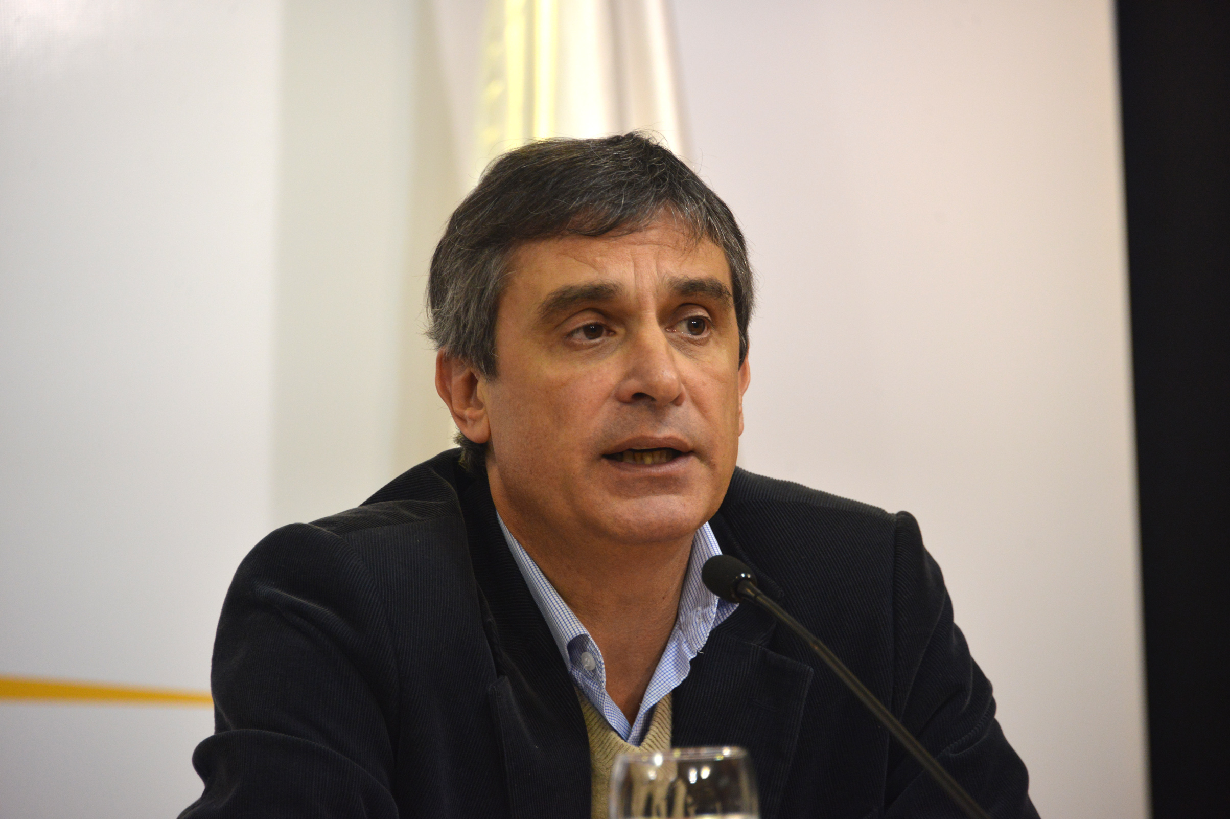 Director de OPP, Álvaro García, haciendo uso de la palabra