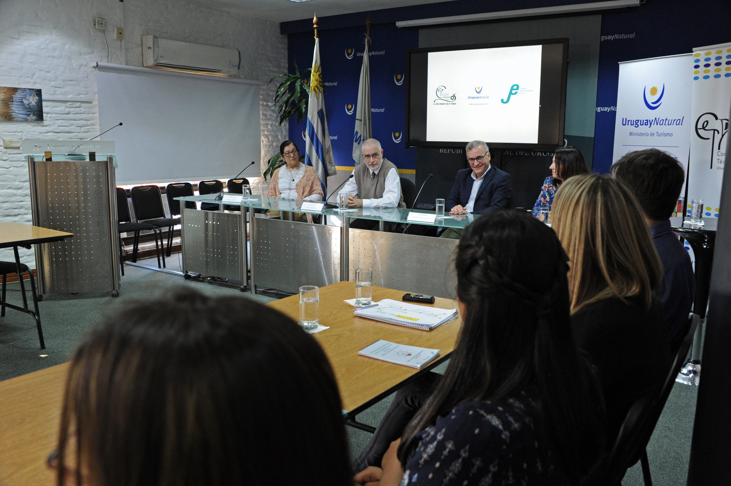 Subsecretario de Turismo, Benjamín Liberoff, haciendo uso de la palabra