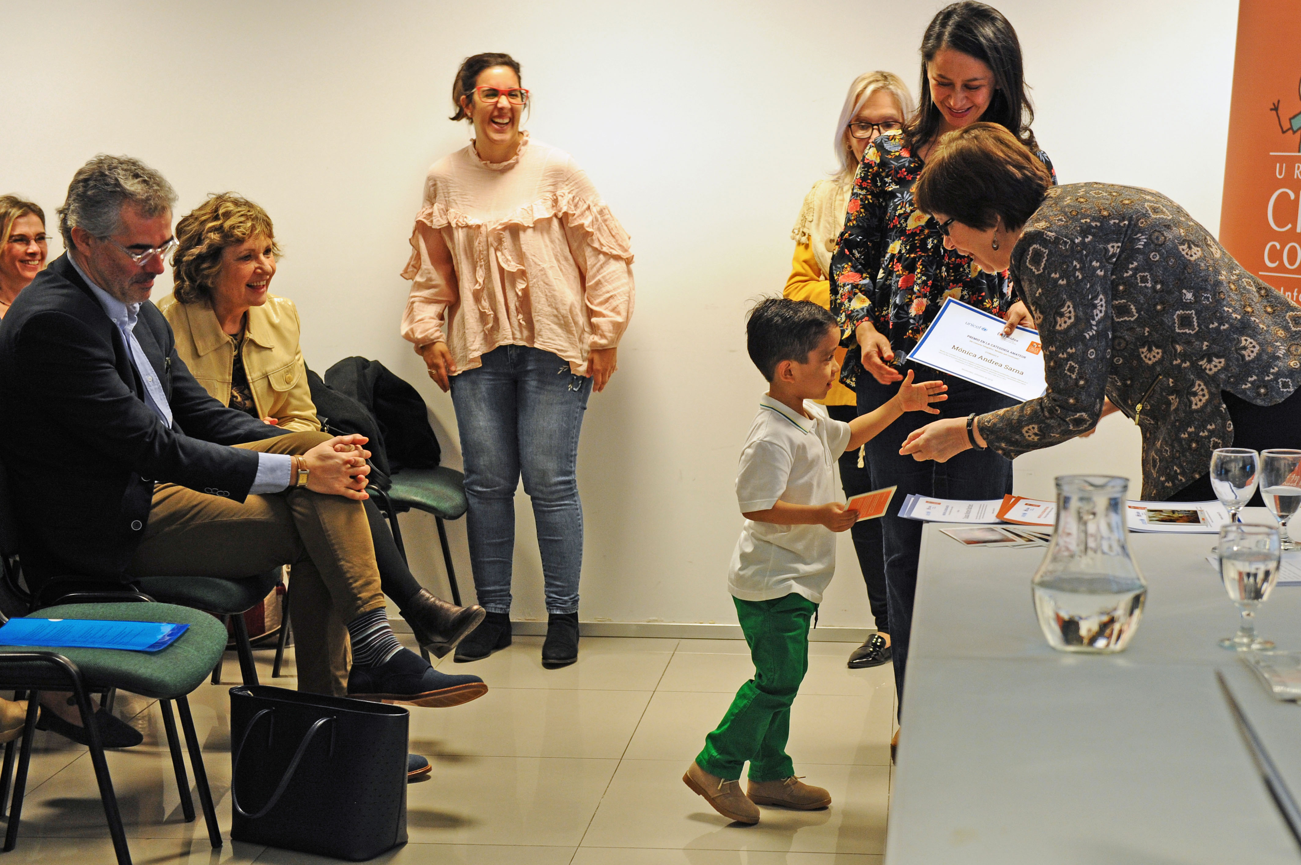 Entrega de premios a ganadores del concurso
