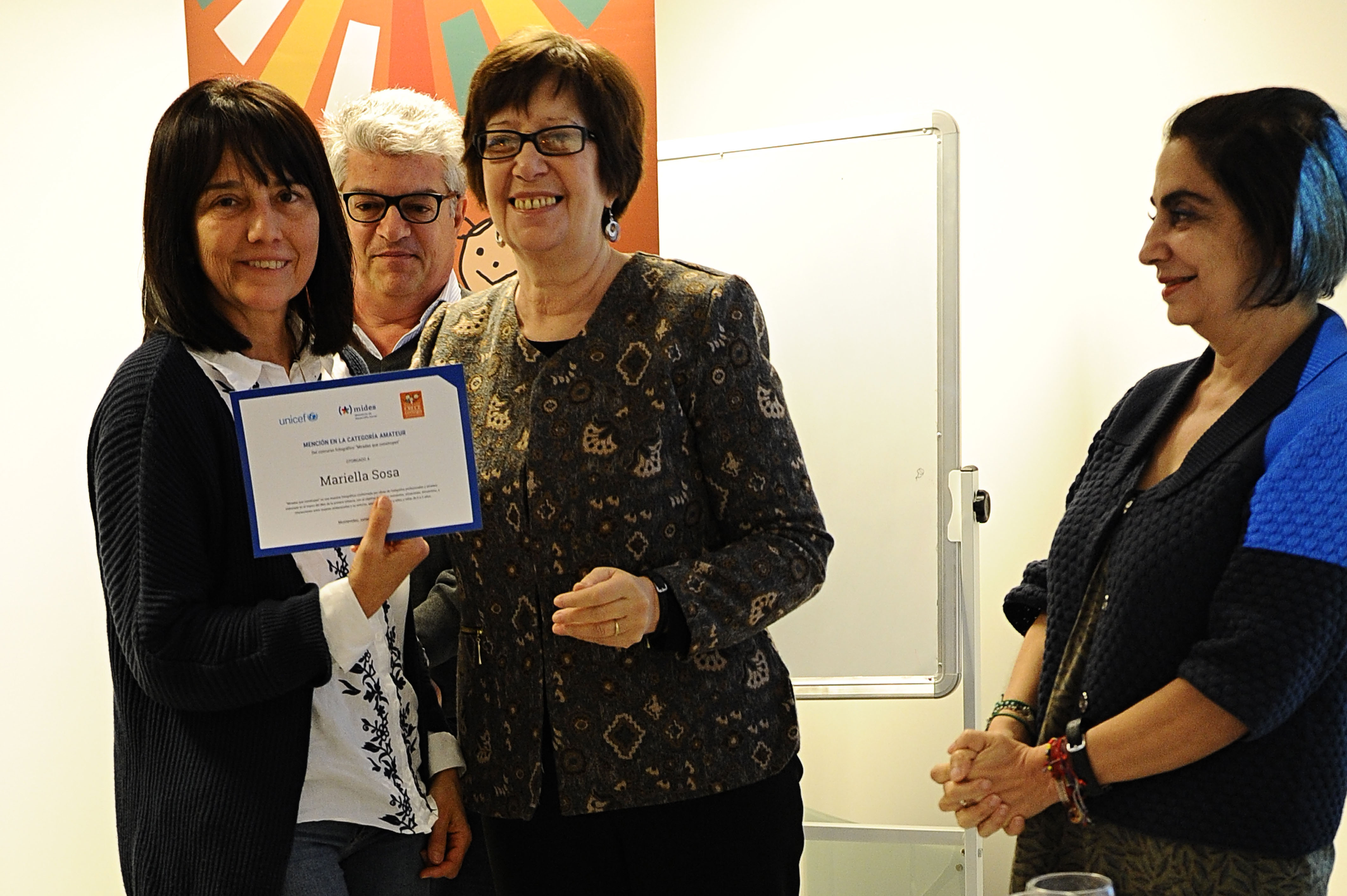 Entrega de premios a ganadores del concurso