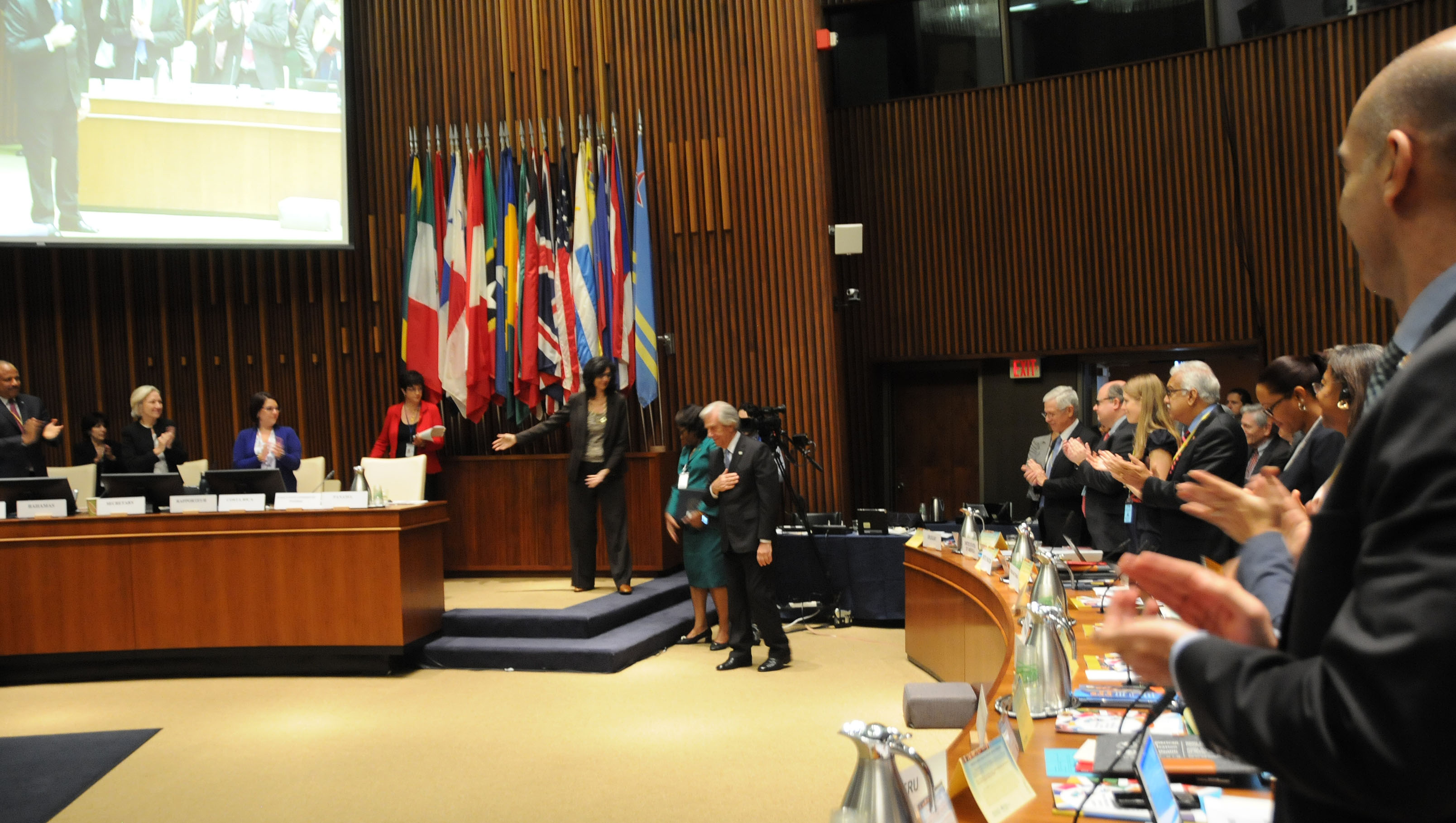 El presidente Tabaré Vázquez recibe reconocimiento de la OPS