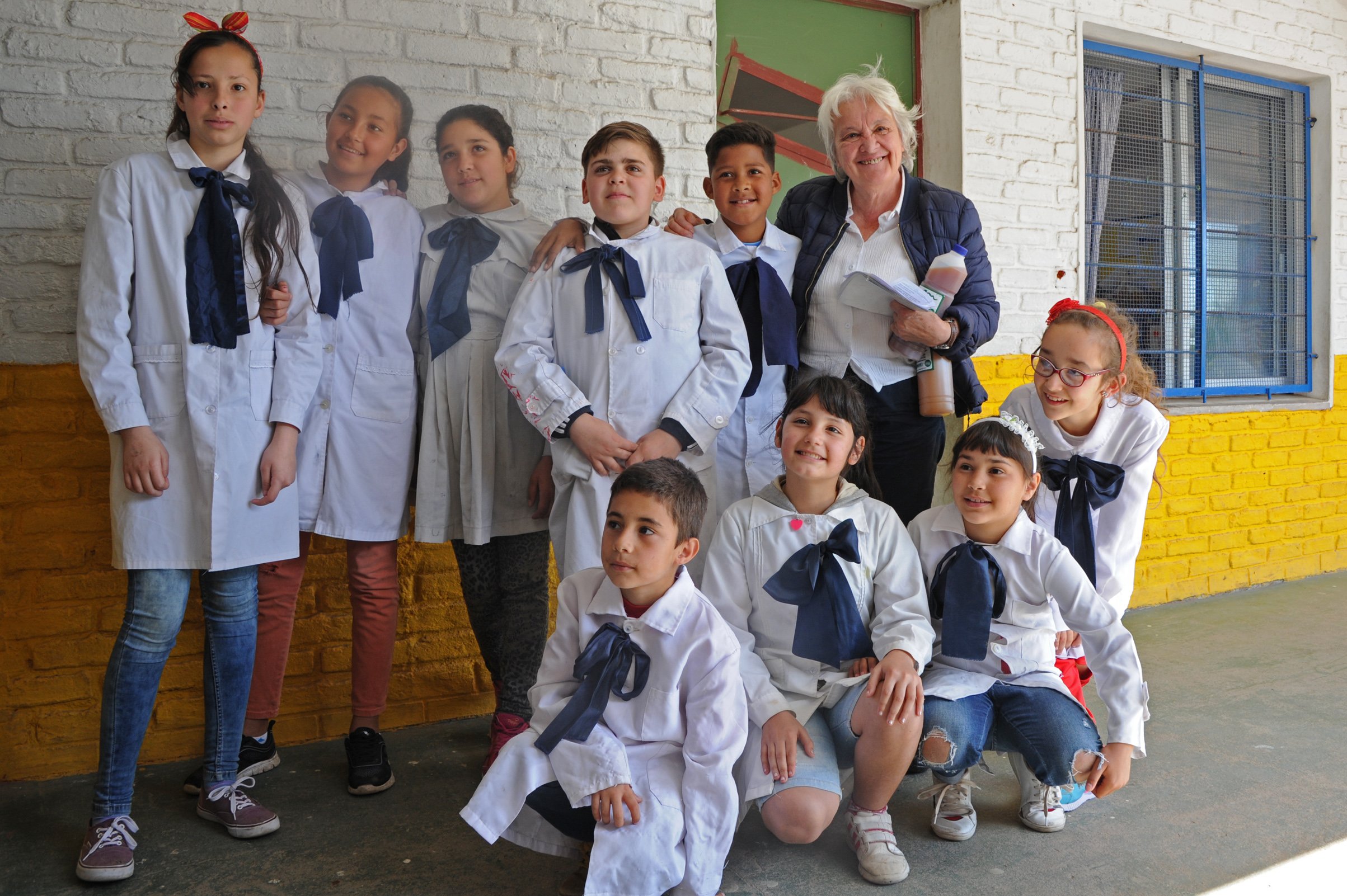 Lucía Topolansky, con niños de escuela n.º 319, de Casavalle