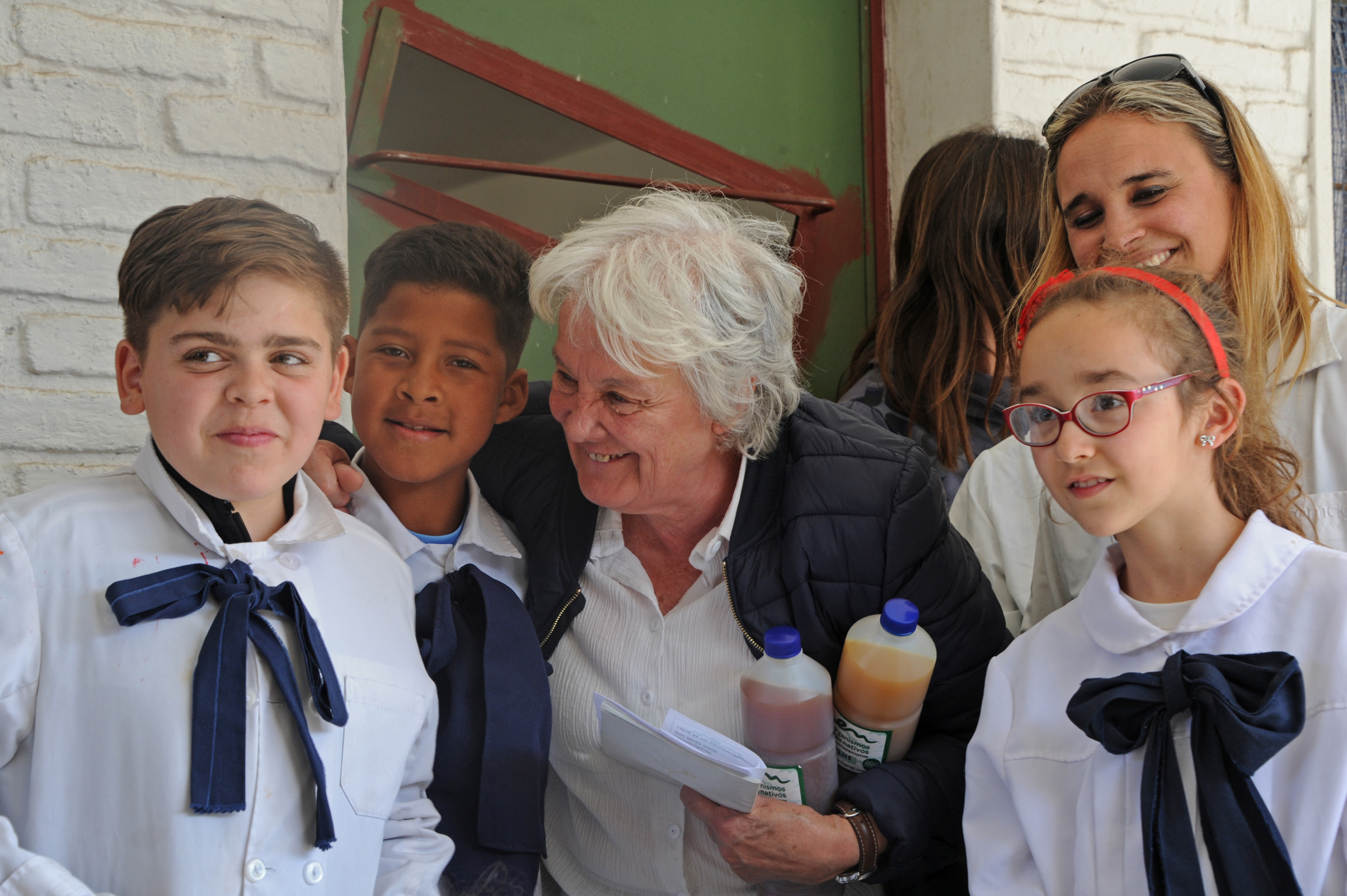 Lucía Topolansky, con niños de escuela n.º 319, de Casavalle