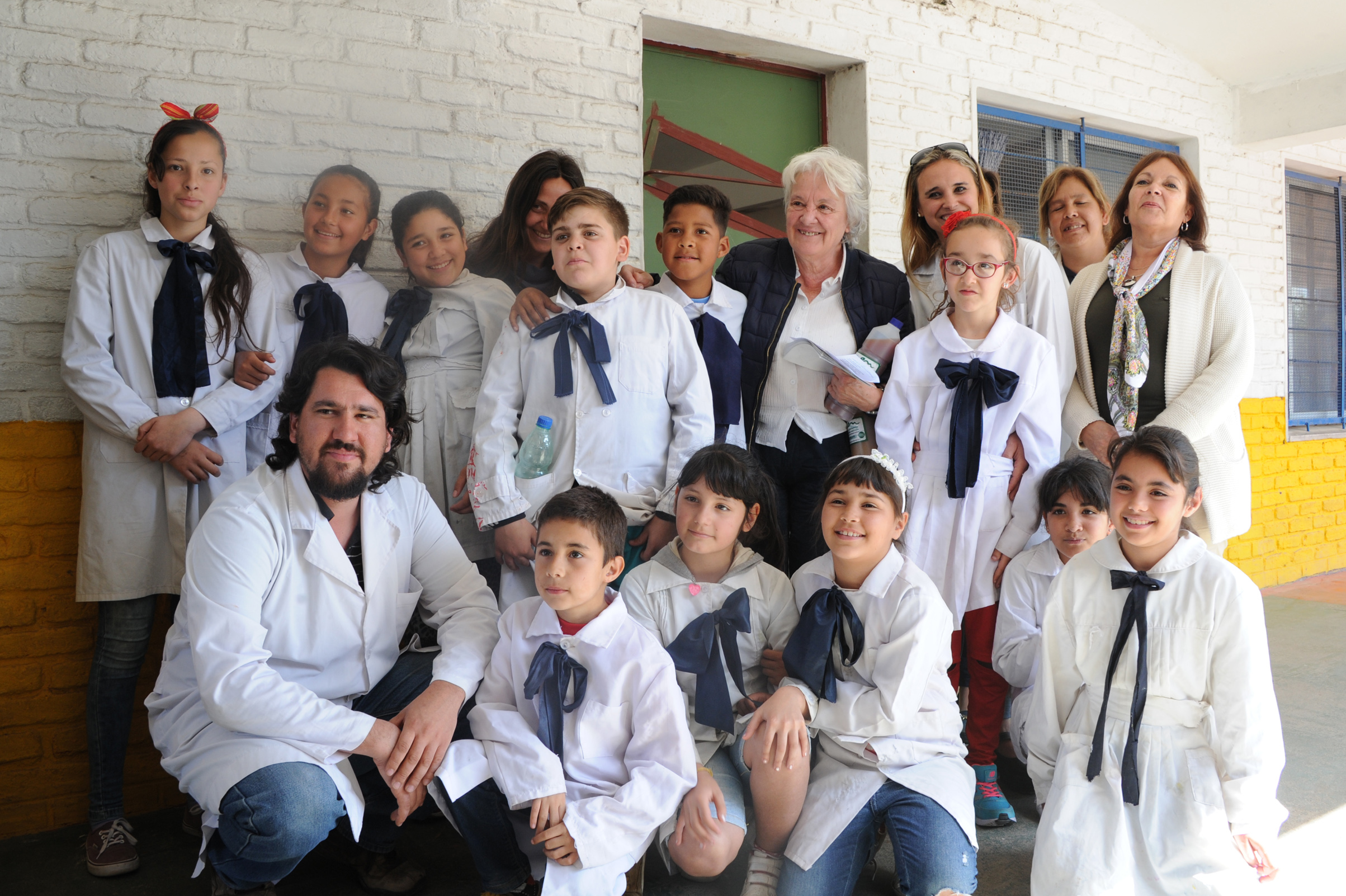 Lucía Topolansky, con niños de escuela n.º 319, de Casavalle