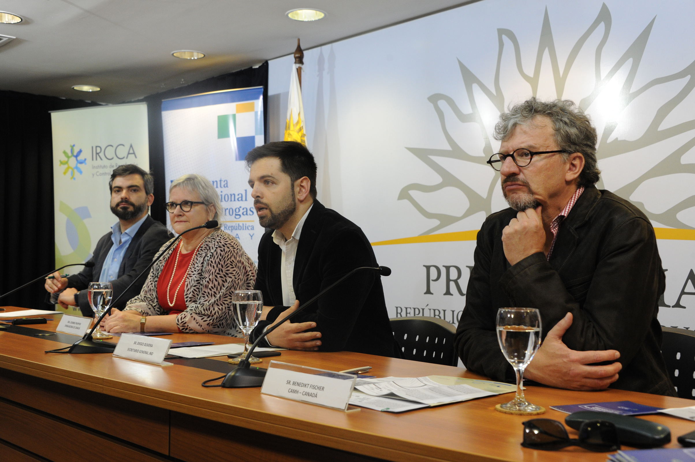 Director de la Secretaría Nacional de Drogas, Diego Olivera, haciendo uso de la palabra