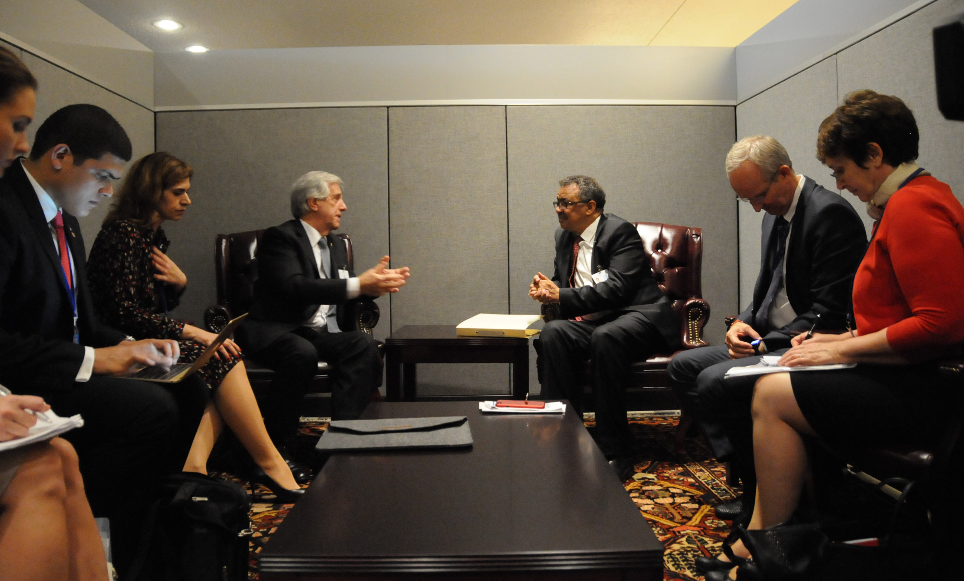 Vázquez mantuvo un encuentro con el director general de la OMS, Tedros Ghebreyesus