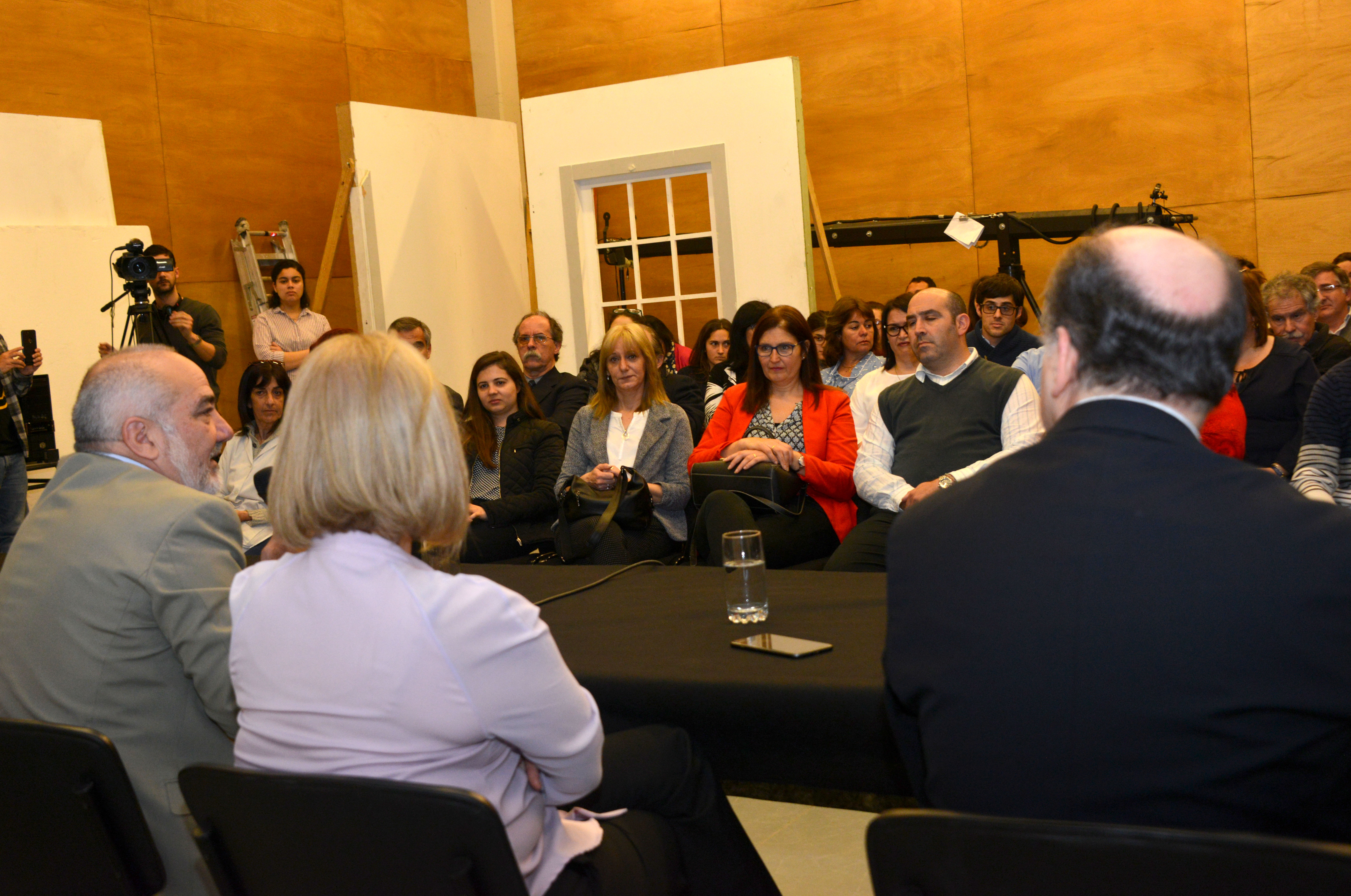 Acto de entrega de equipamiento a UTU