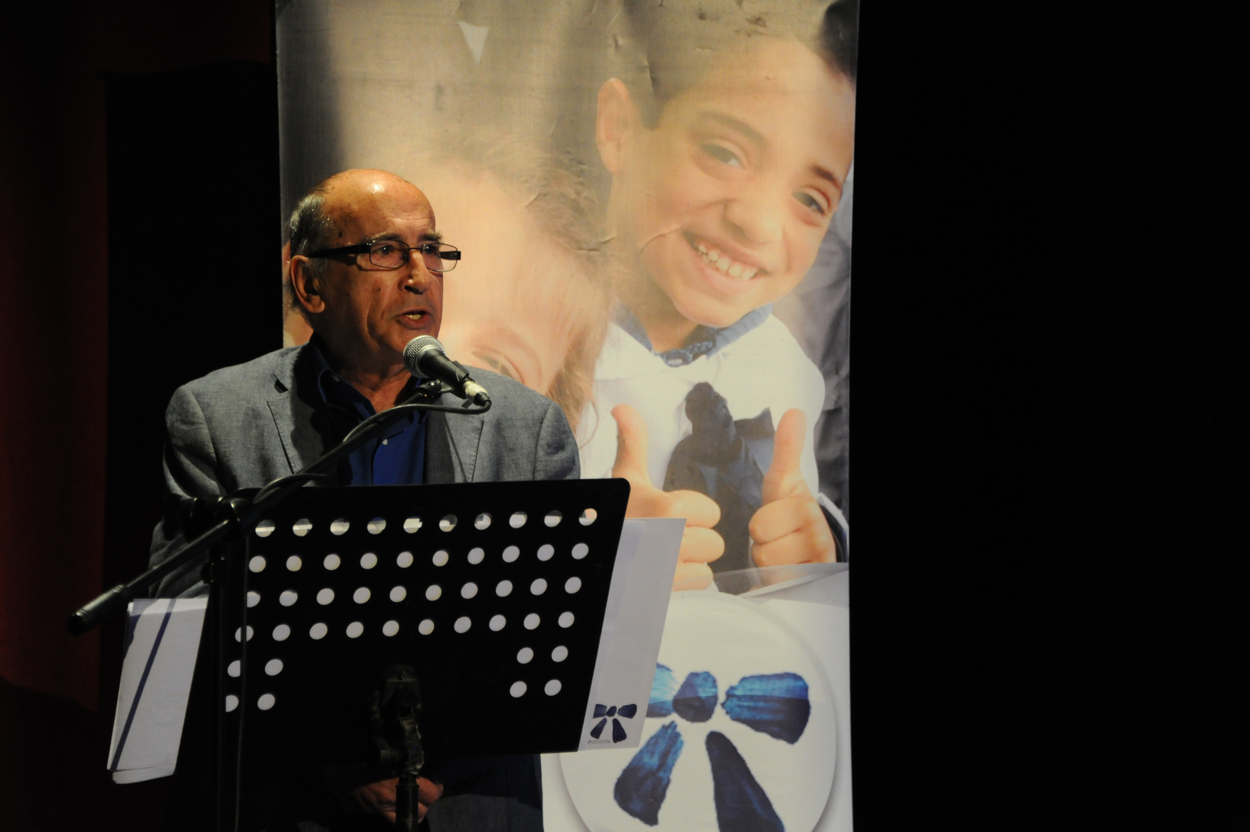 Único orador del acto, el escritor Mario Delgado Aparaín