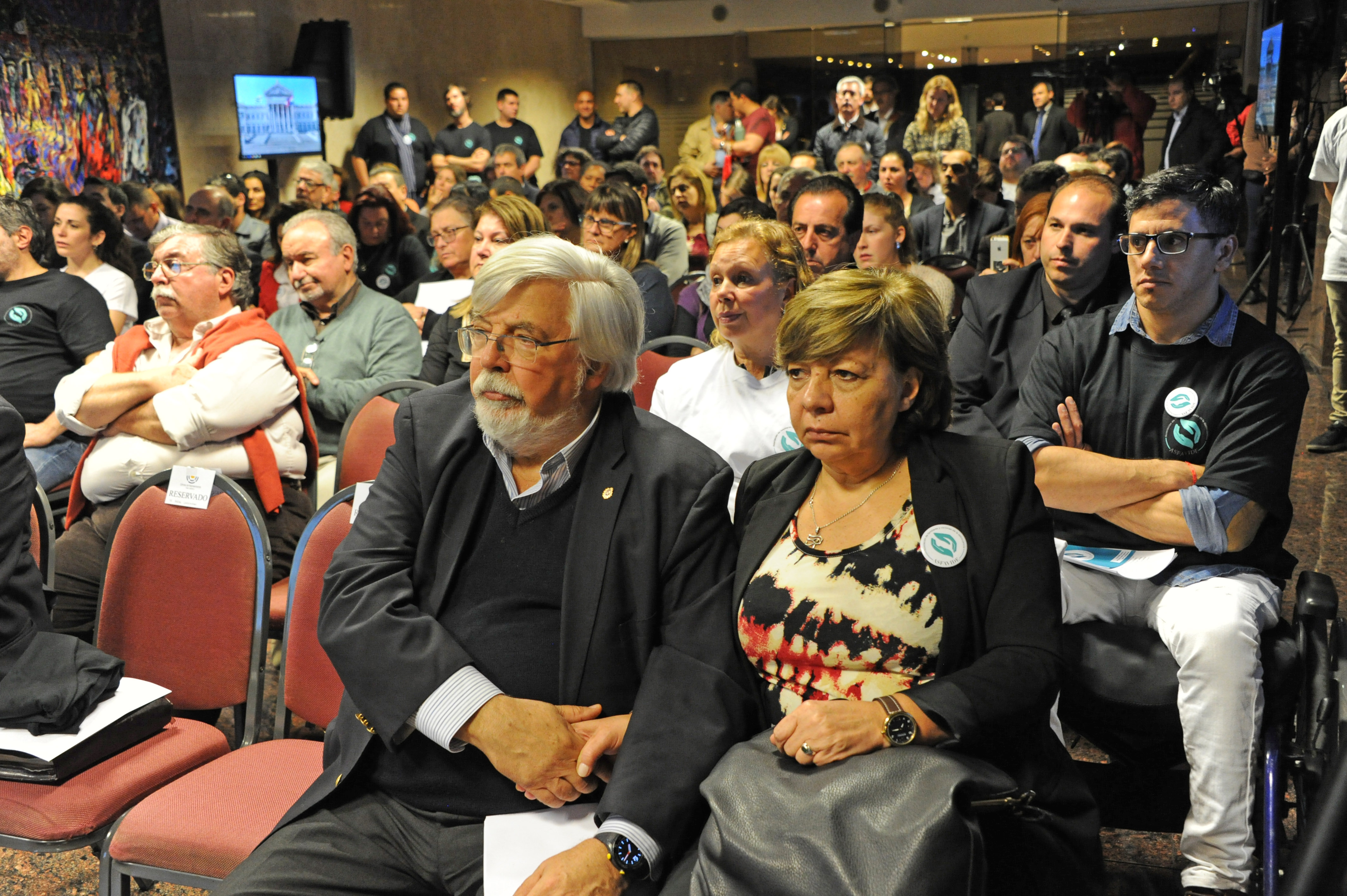 Ministro del Interior junto a su esposa, presentes en el acto de celebración del sexto aniversario de Asfavide