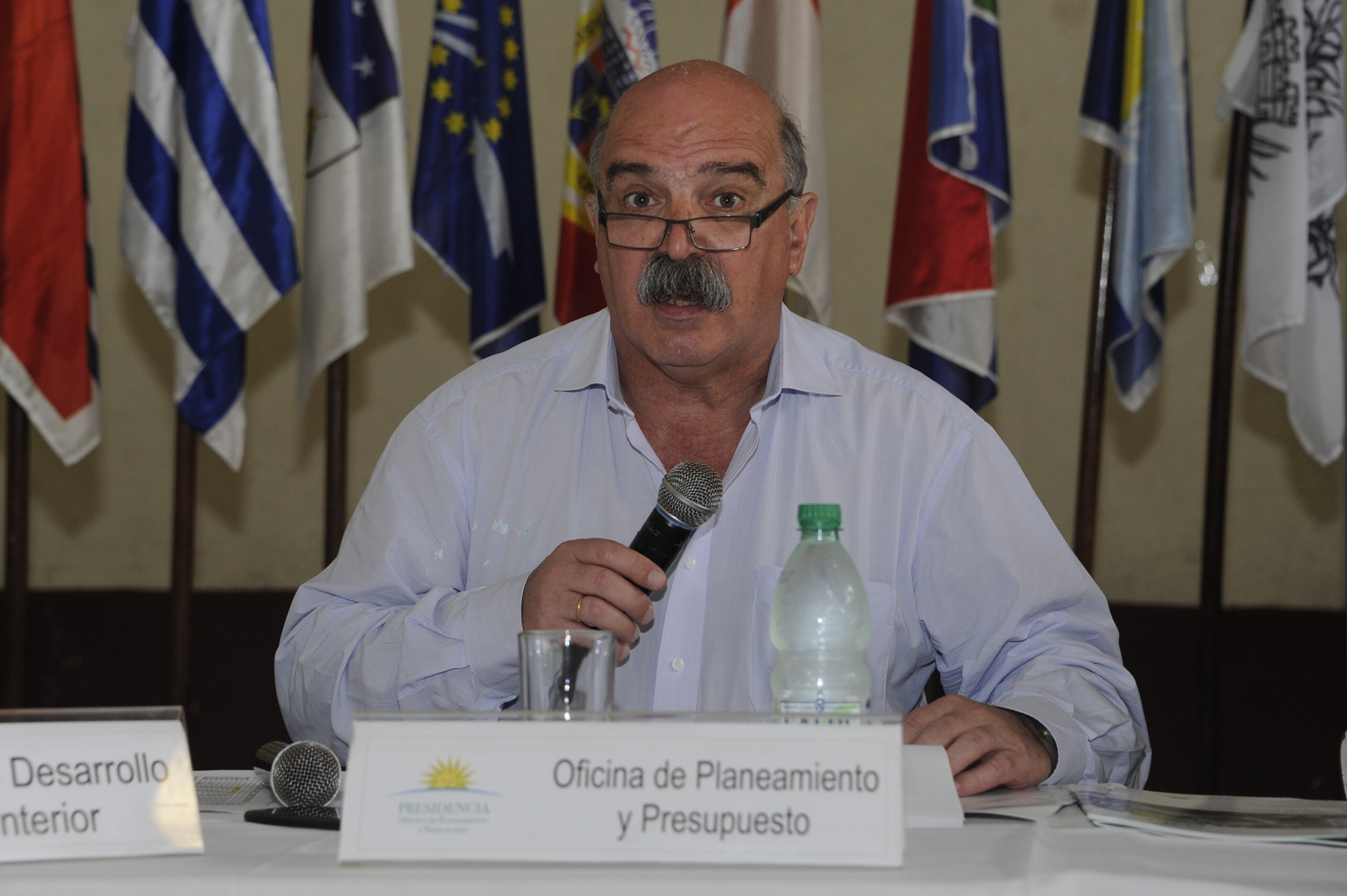 Director de Descentralización, Pedro Apezteguía, dirigiéndose a los presentes