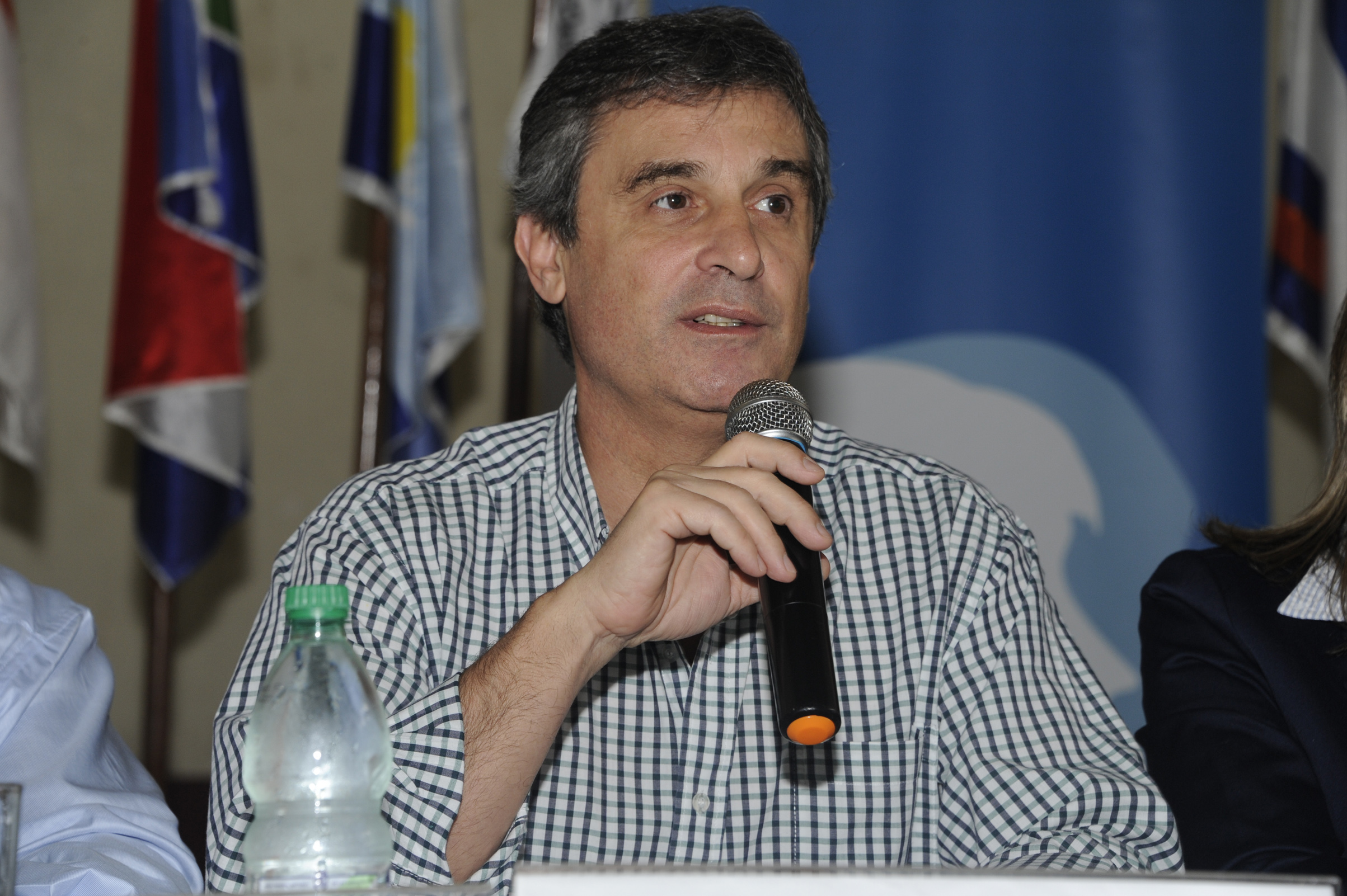 Director de OPP, Álvaro García, haciendo uso de la palabra