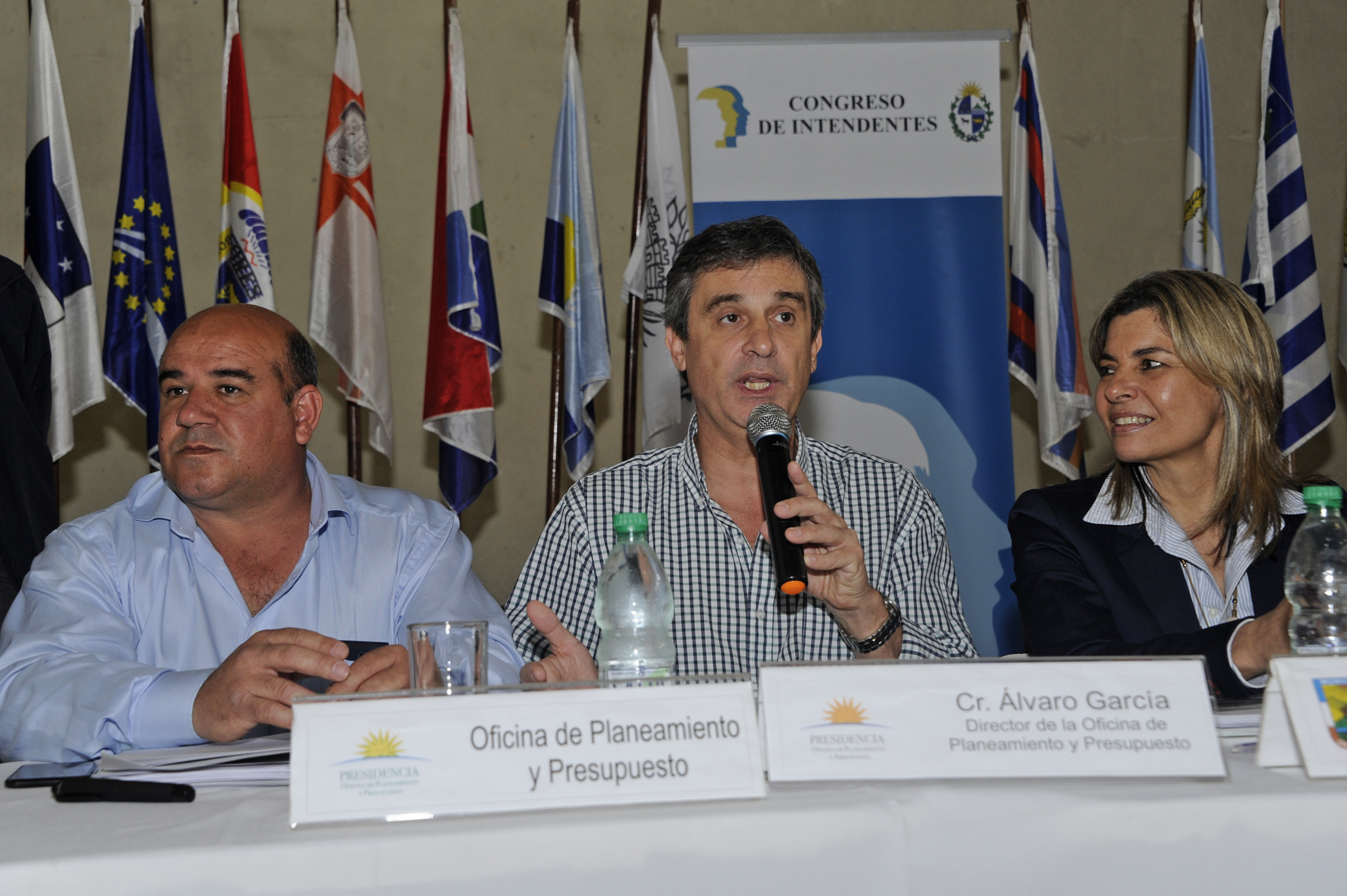 Director de OPP, Álvaro García, haciendo uso de la palabra