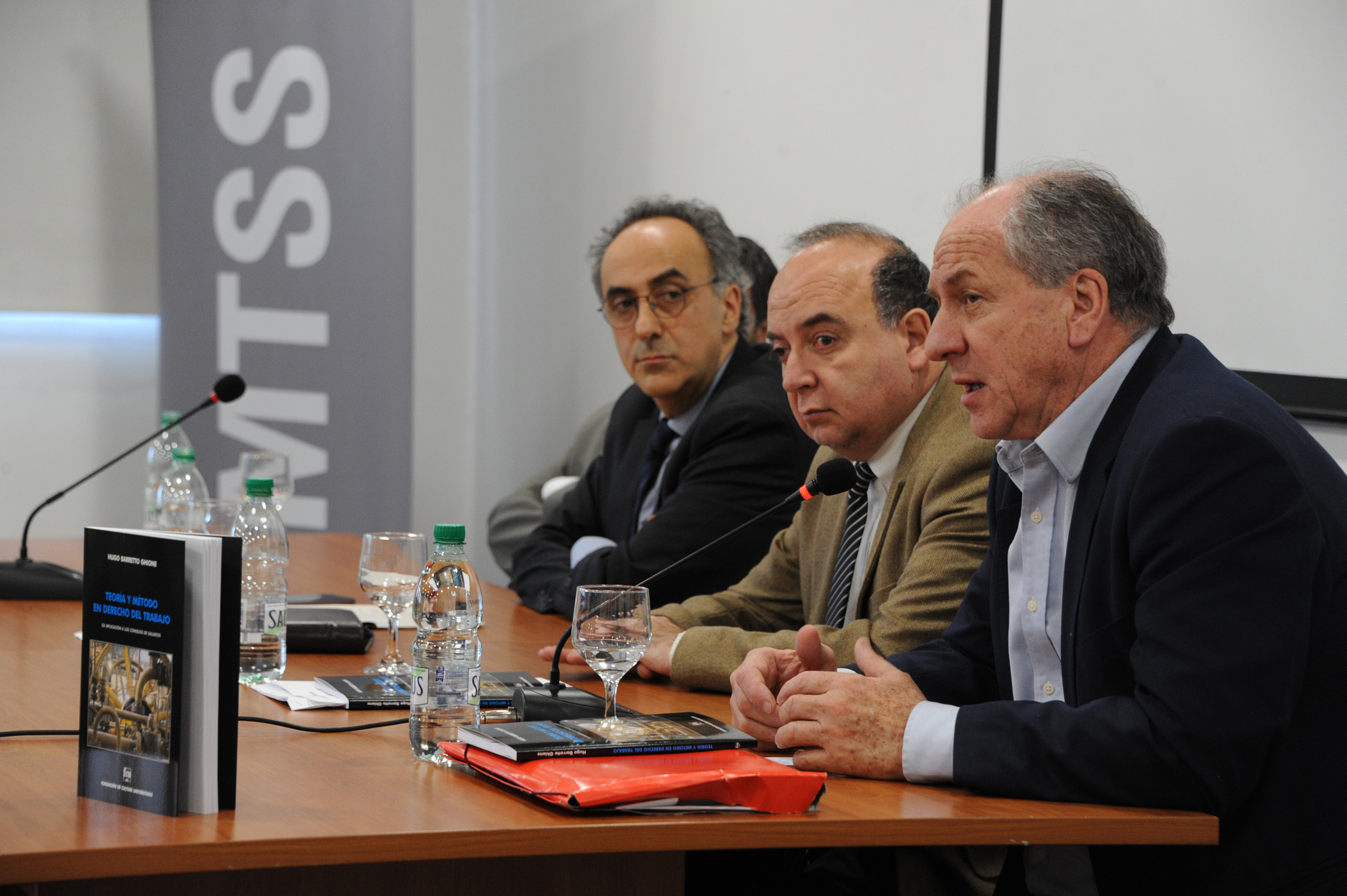 Ministro de Trabajo y Seguridad Social, Ernesto Murro, haciendo uso de la palabra