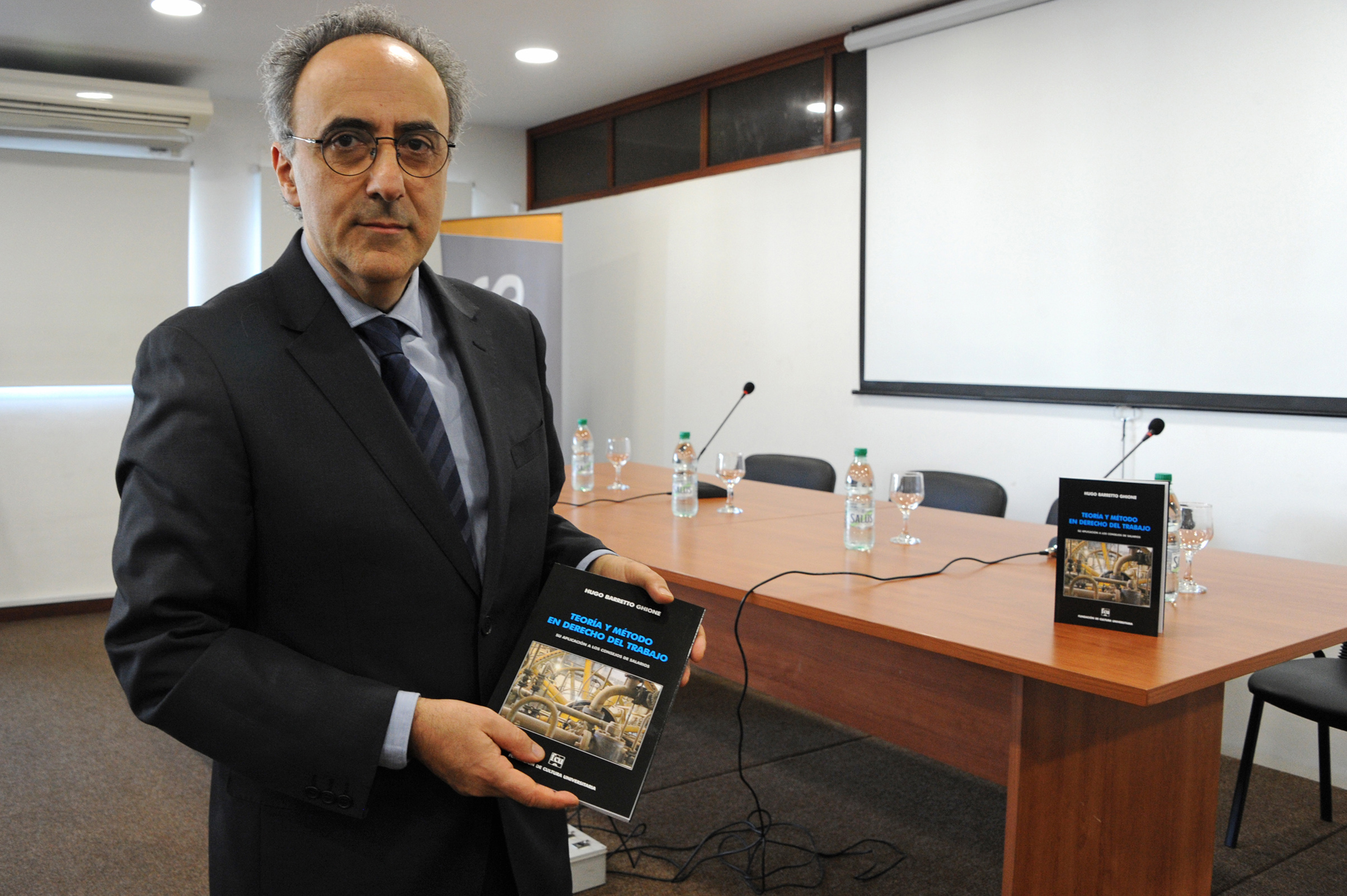 Hugo Barretto Ghione, autor del libro: Teoría y Método en Derecho del Trabajo, su aplicación a los Consejos de Salarios