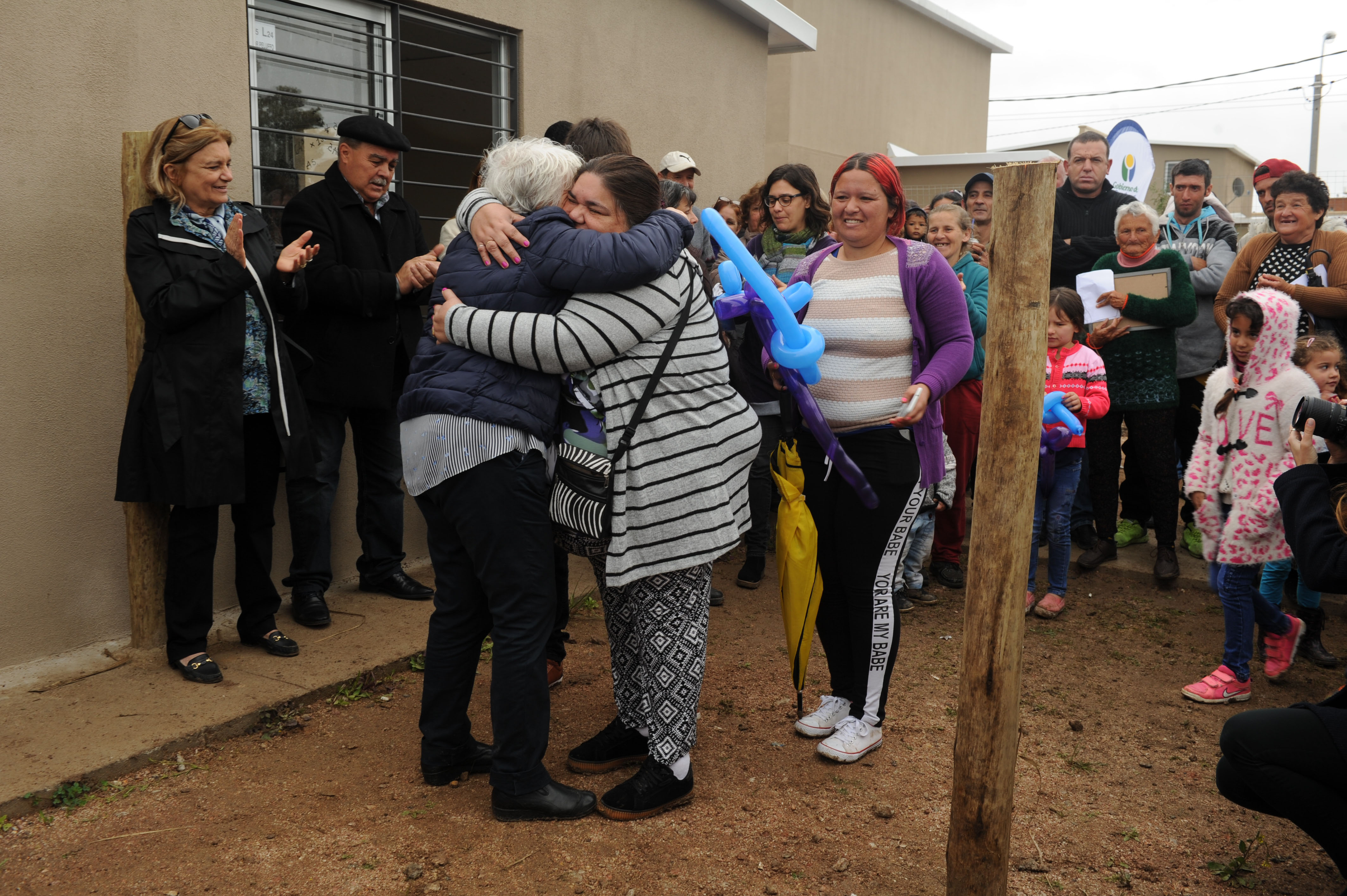 Topolansky participó en entrega de 38 viviendas a familias de Pando