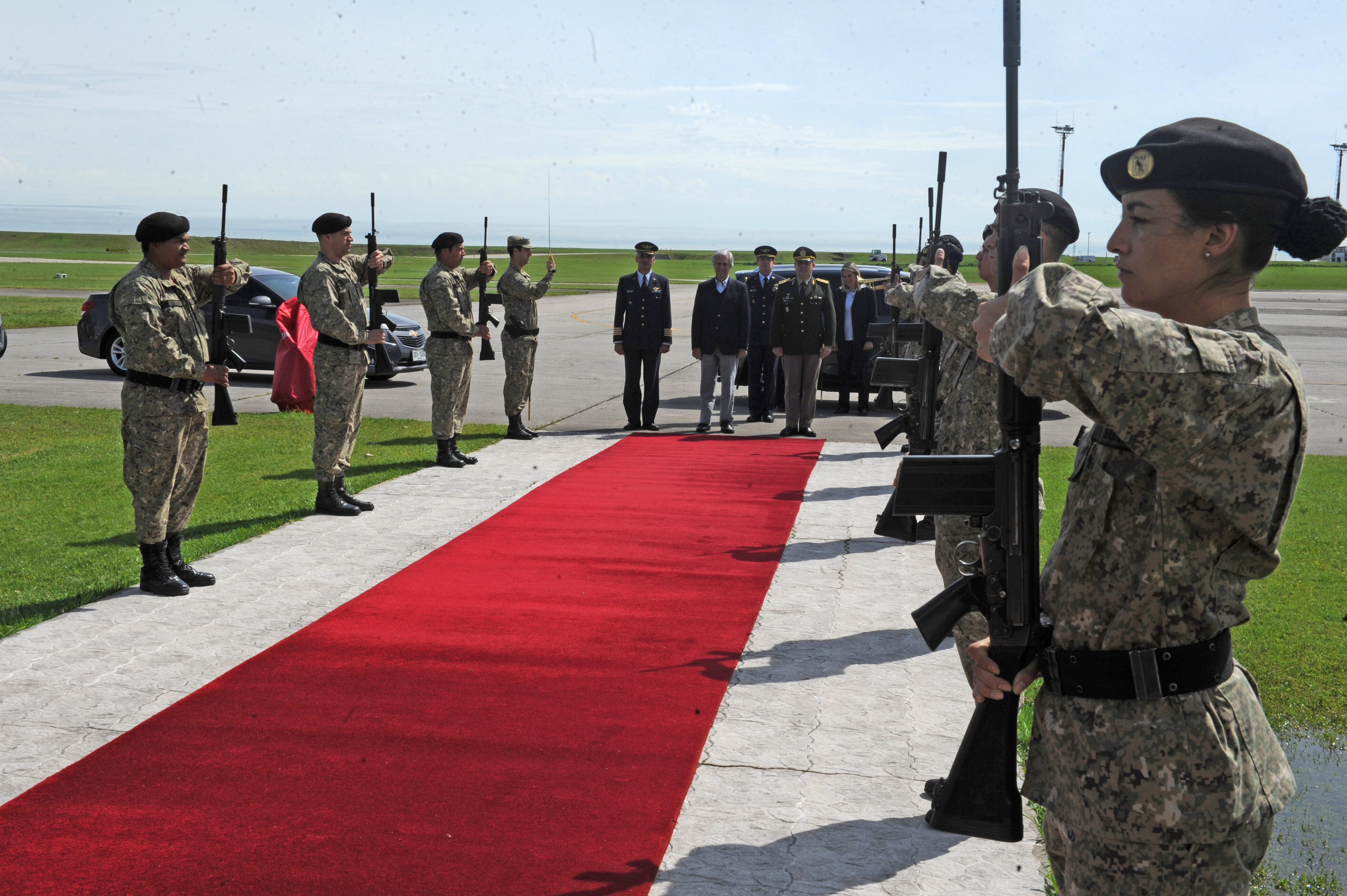 Llegada del presidente Tabaré Vázquez al aeropuerto de Carrasco