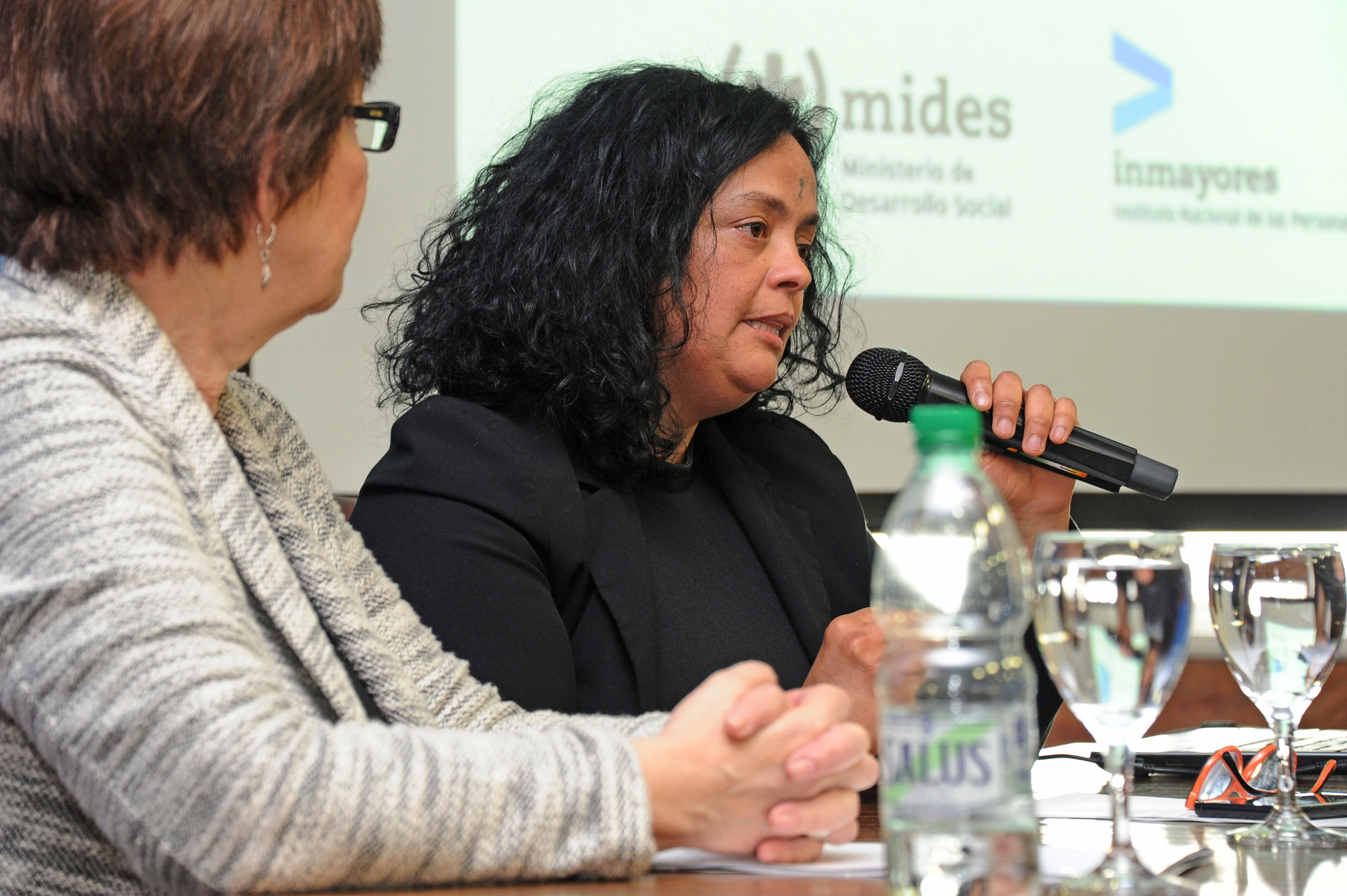 Adriana Rovira, titular del Instituto Nacional de las Personas Mayores (Inmayores), dirigiéndose a los presentes