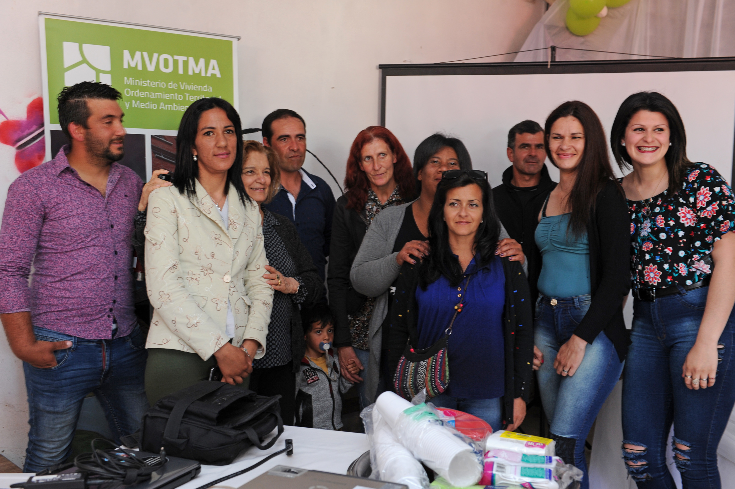 Ministra de Vivienda, Eneida de León, y Cecilia Cairo, del Plan de Mejoramiento de Barrios, inauguraron 16 intervenciones en Melo