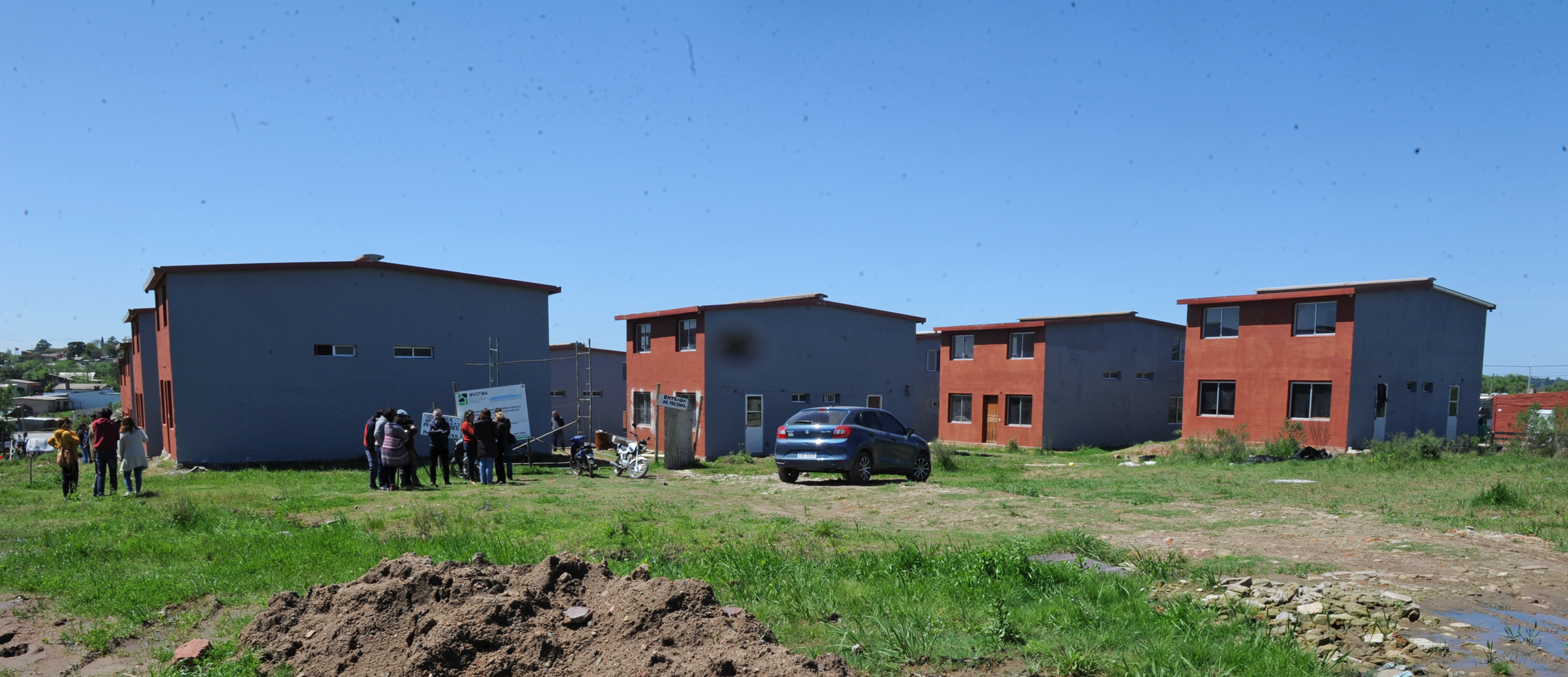 Ministra Eneida de León y autoridades del Ministerio de Vivienda recorrieron el departamento de Cerro Largo