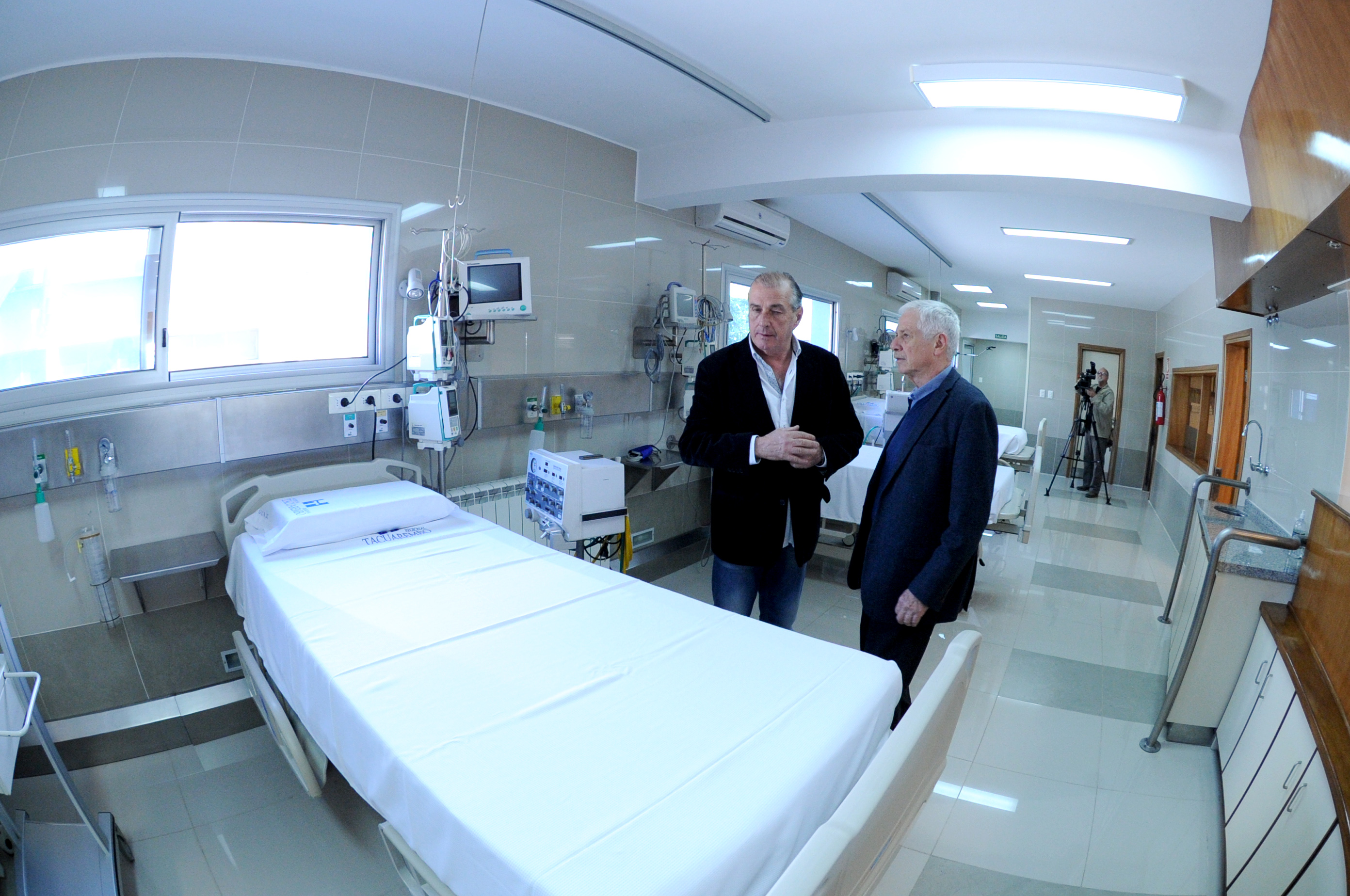 Ministro Jorge Basso visitó hospital de Tacuarembó