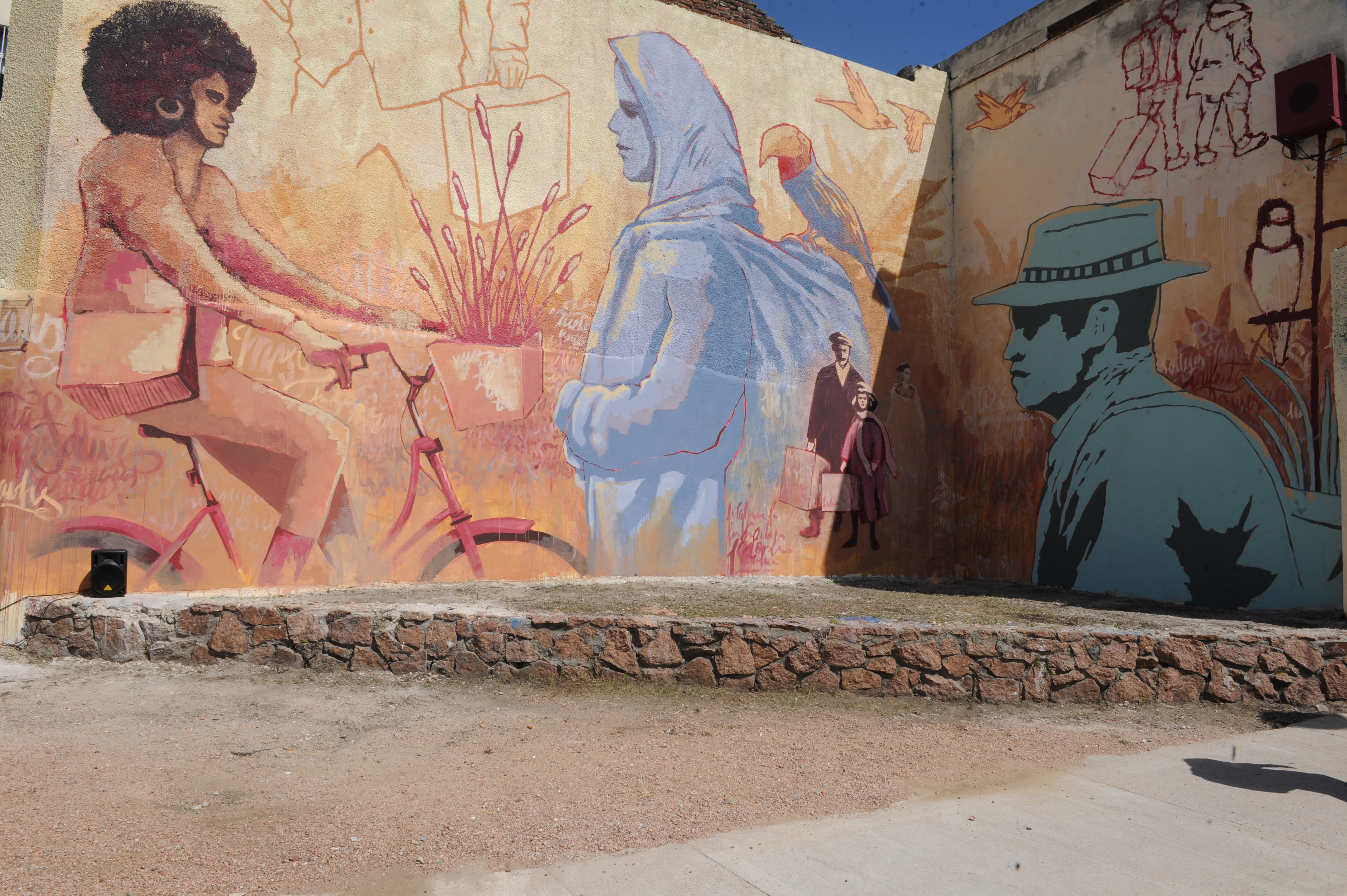 Ministro Ernesto Murro en acto de inauguración del mural "Gracias a vos"