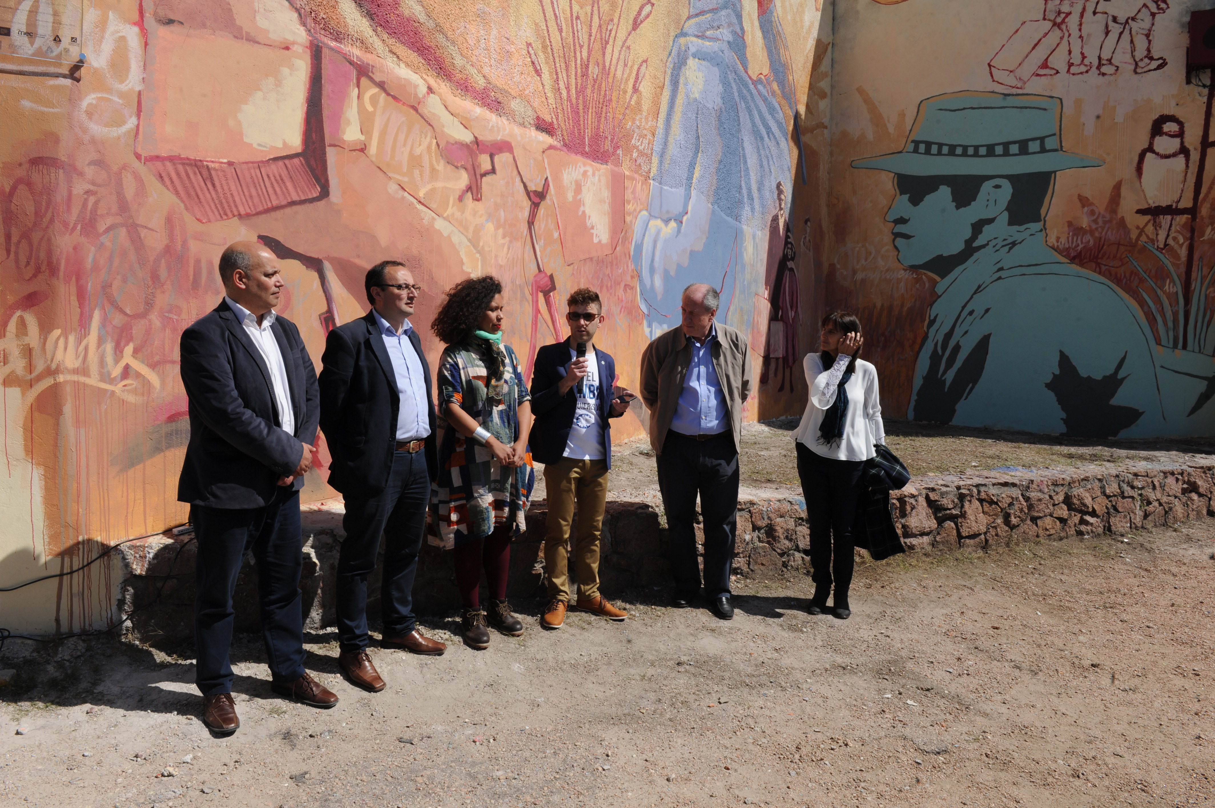 Ministro Ernesto Murro en acto de inauguración del mural "Gracias a vos"
