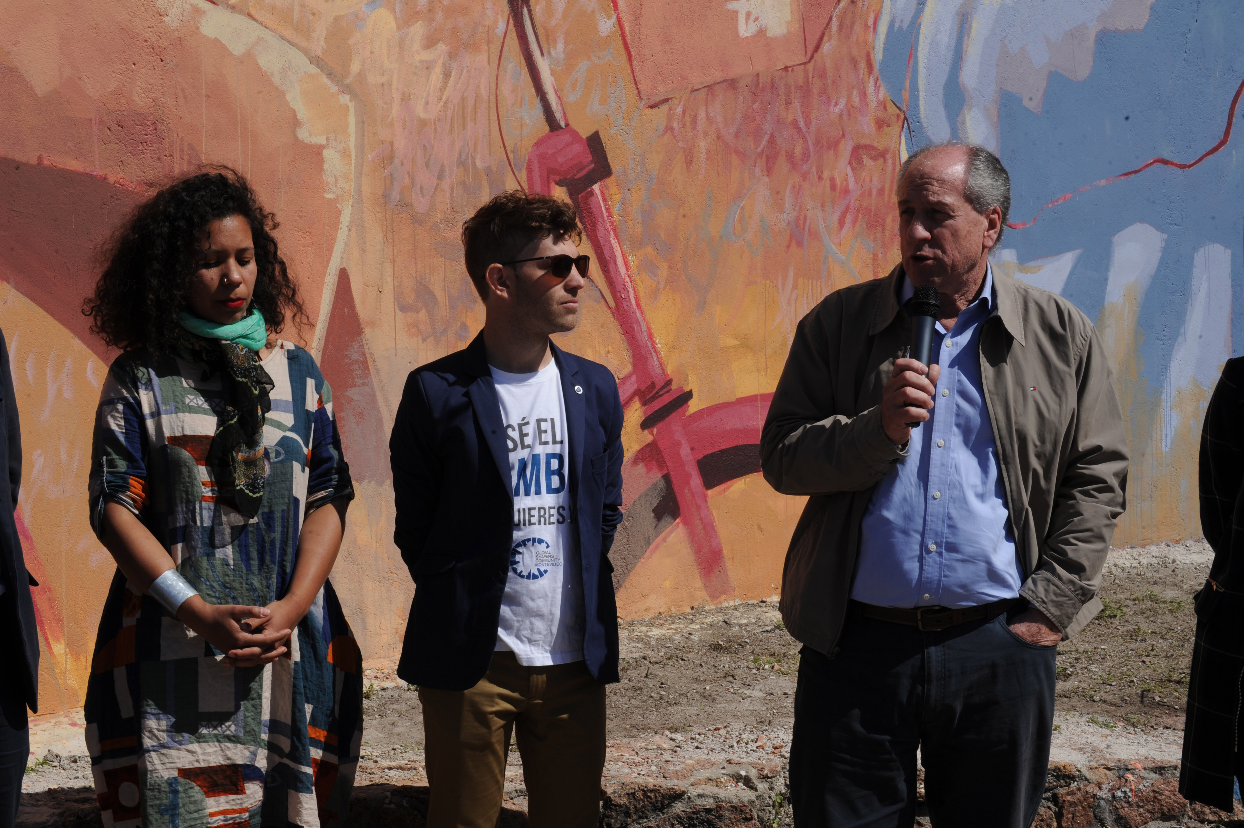 Ministro Ernesto Murro en acto de inauguración del mural "Gracias a vos"