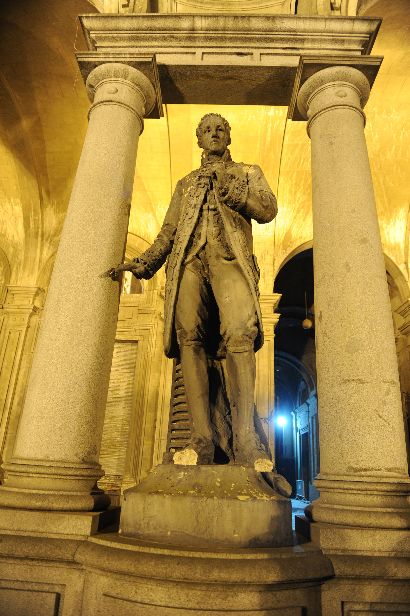 Inauguración de iluminación de estación central de ferrocarriles General Artigas