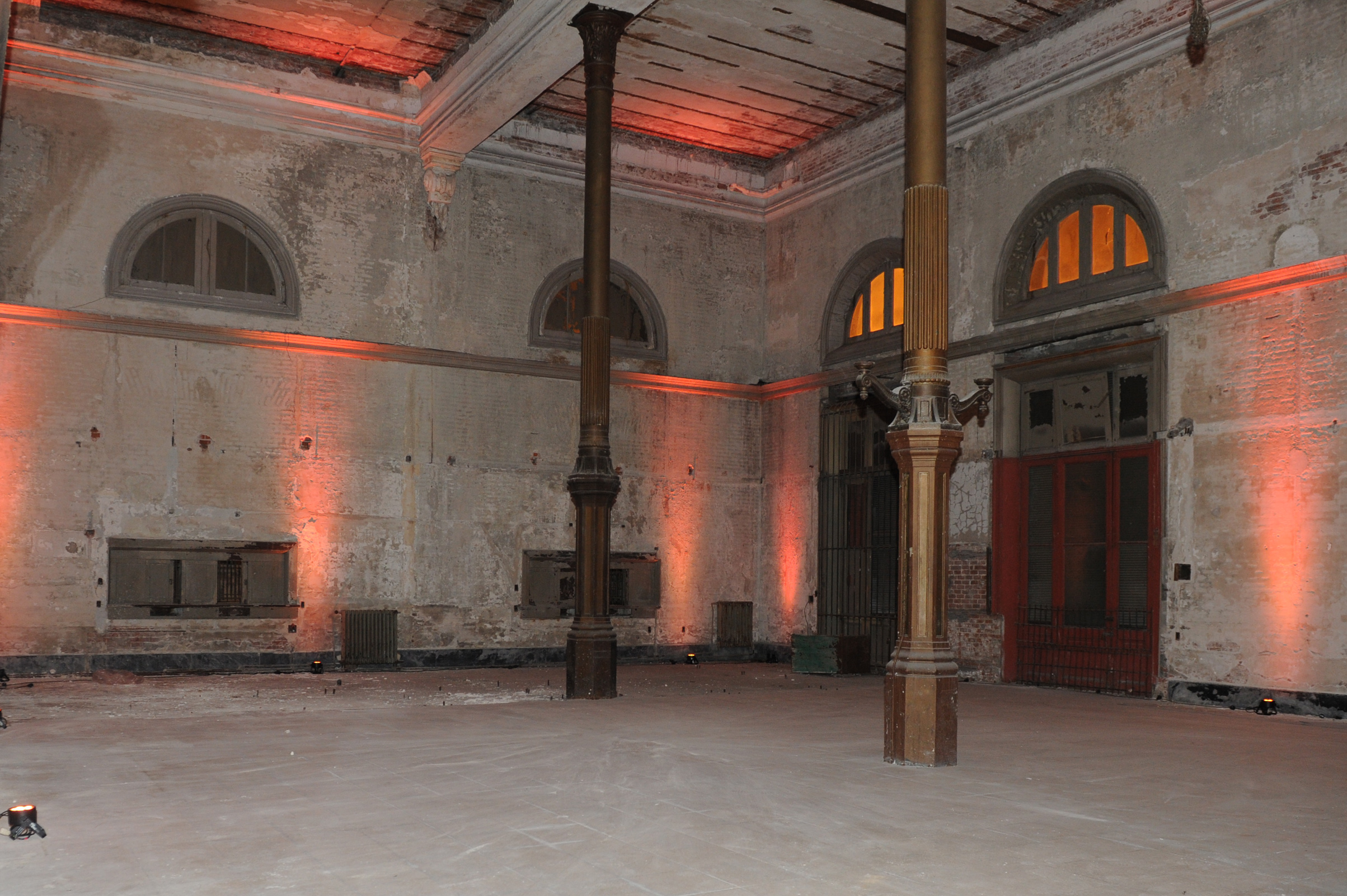 Interior de estación central de ferrocarriles General Artigas
