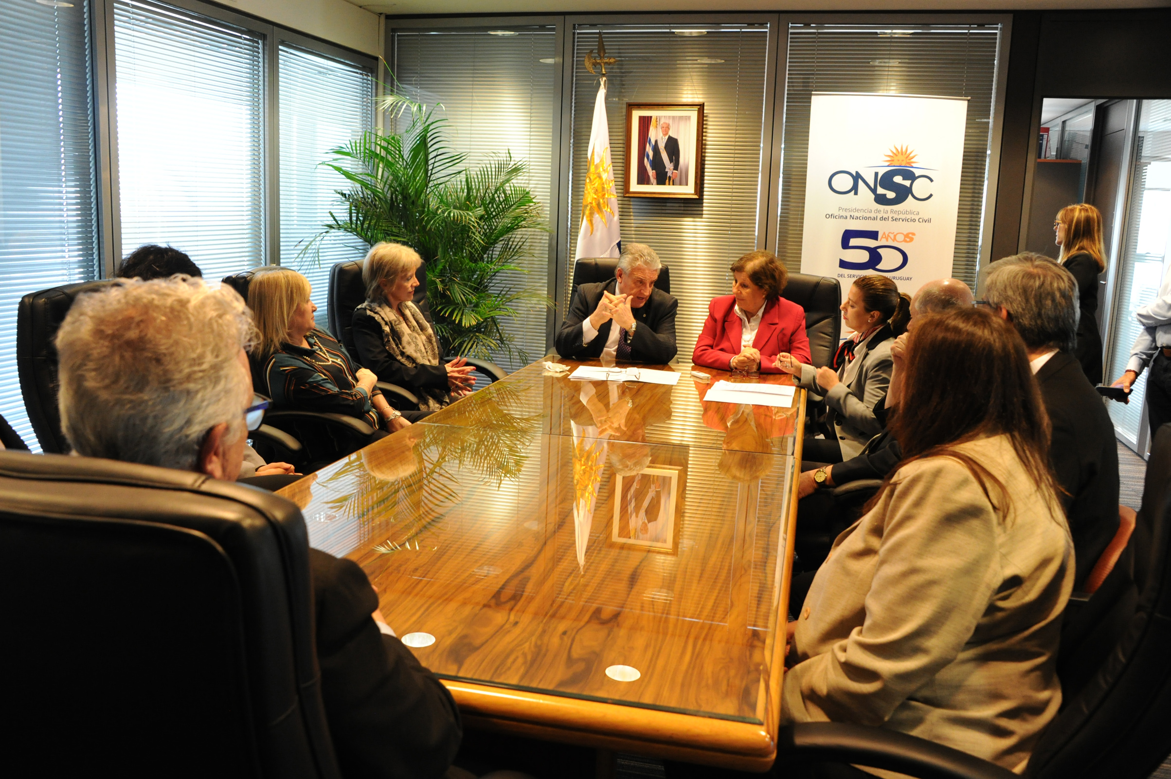 Alberto Scavarelli y Alex Mazzei, junto a autoridades, en firma de convenio
