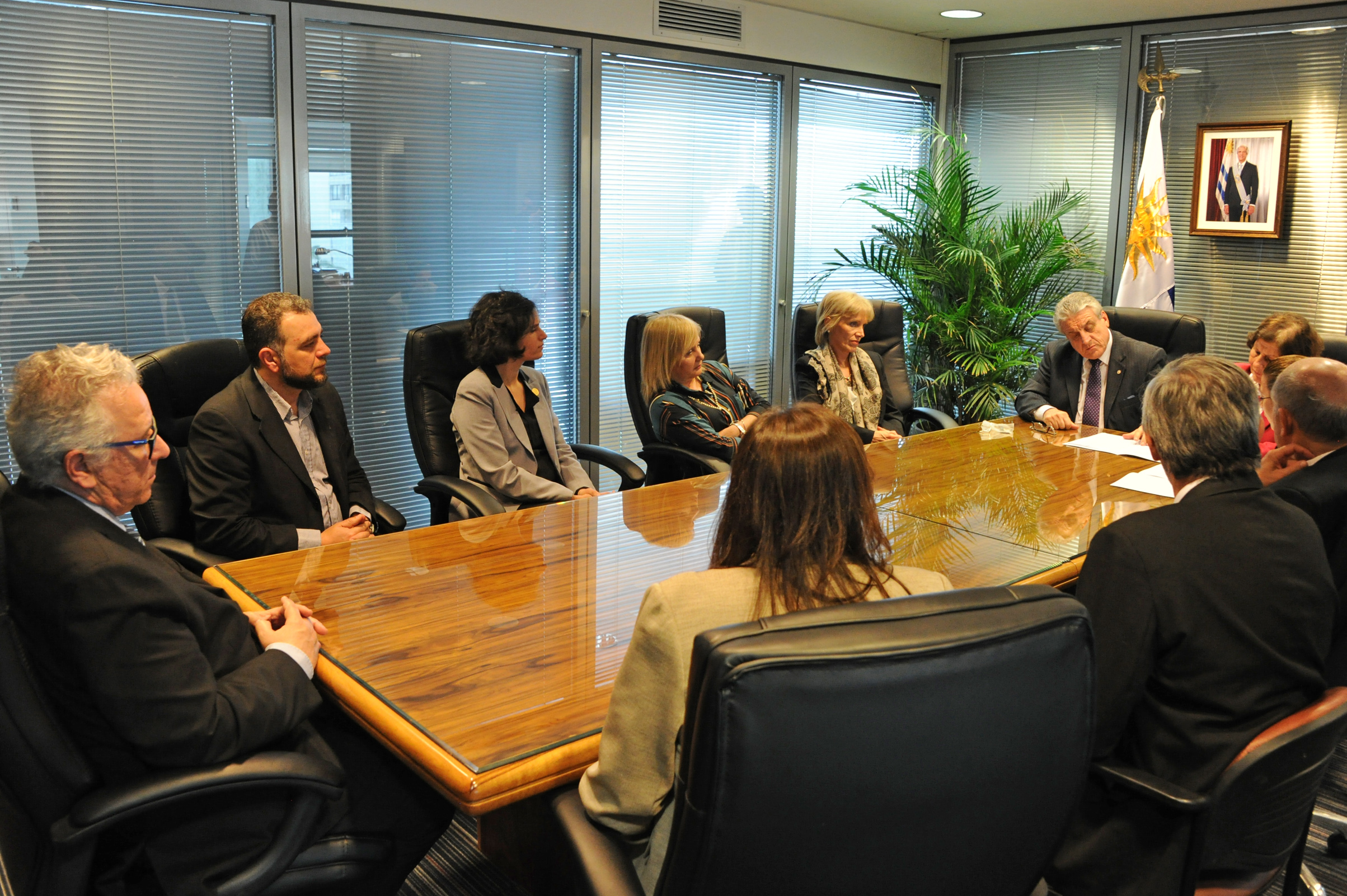 Alberto Scavarelli y Alex Mazzei, junto a autoridades, en firma de convenio